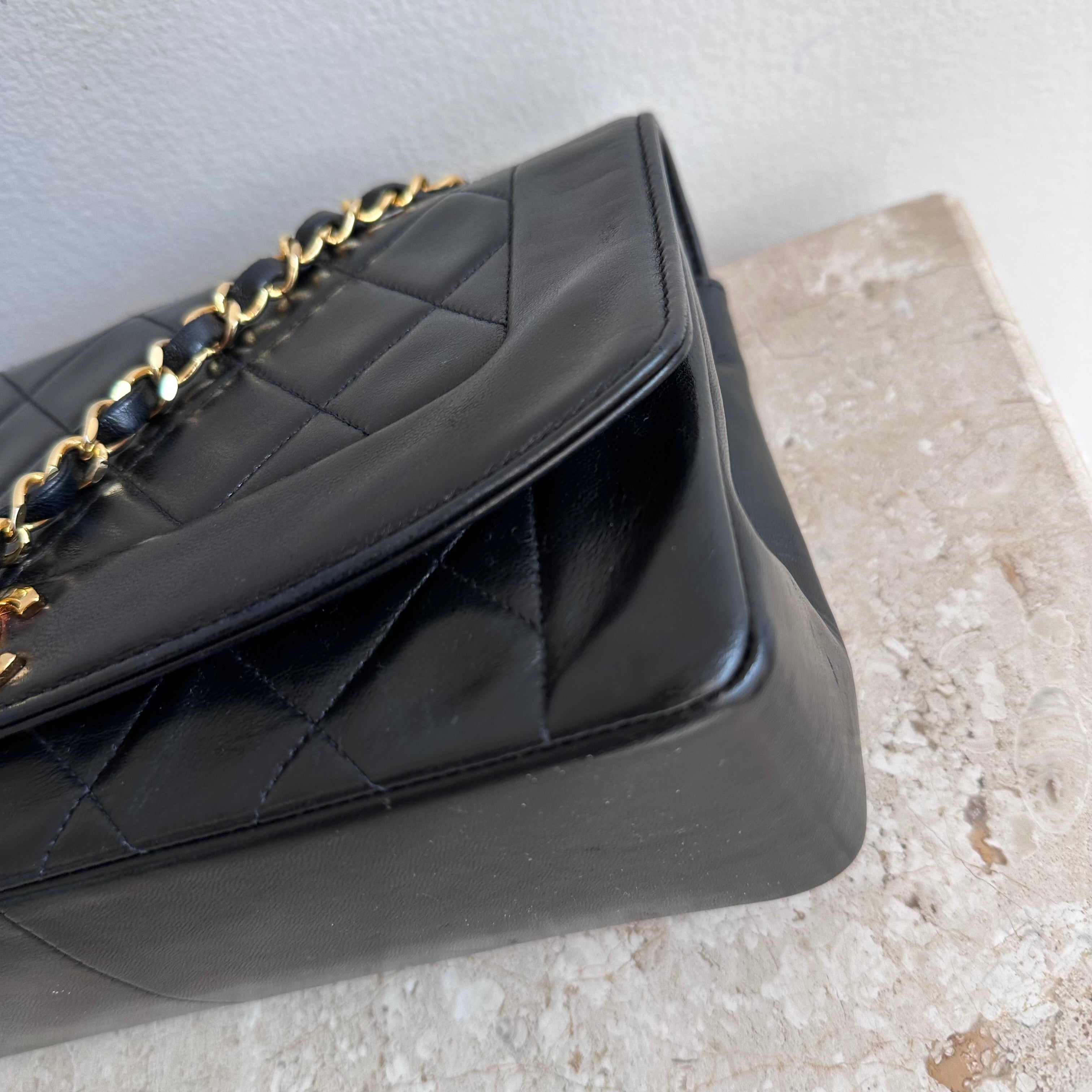Pre-Owned CHANEL Diana Flap Handbag