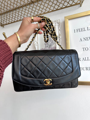 Pre-Owned CHANEL Diana Flap Handbag