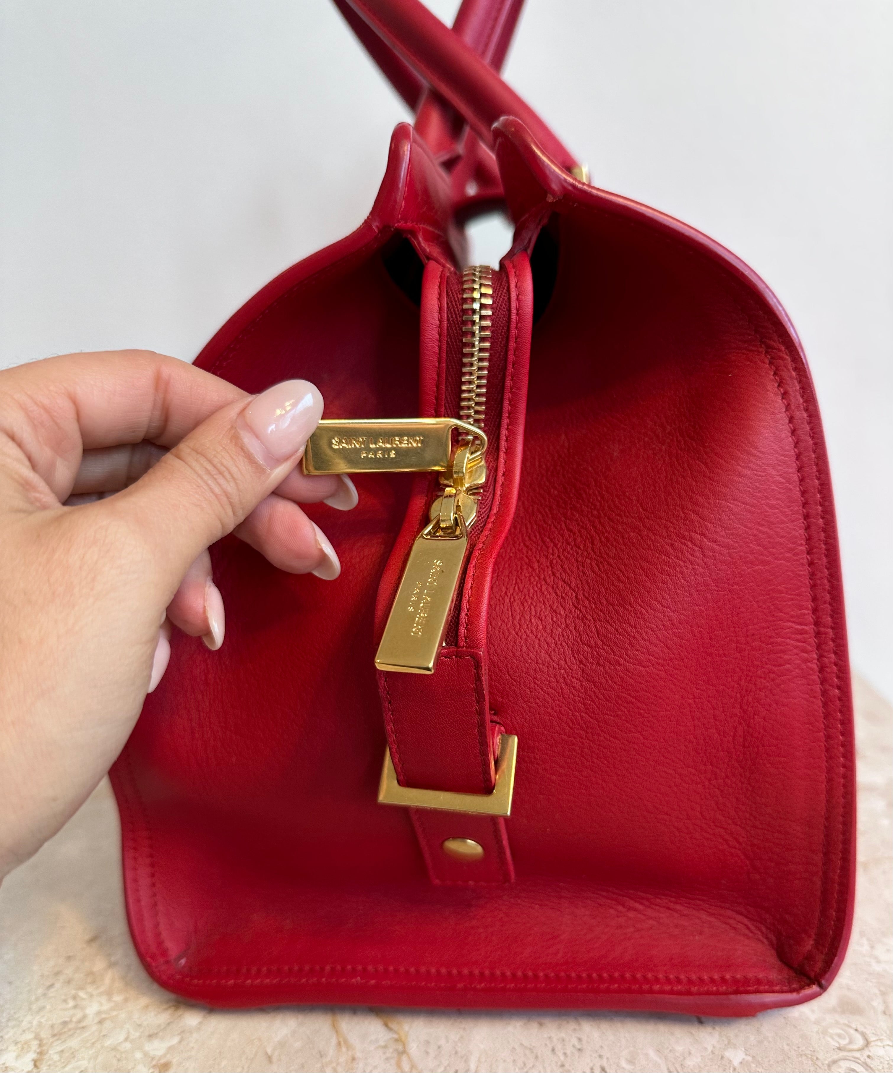 Pre-Owned SAINT LAURENT Red Cabas Chic Medium Tote