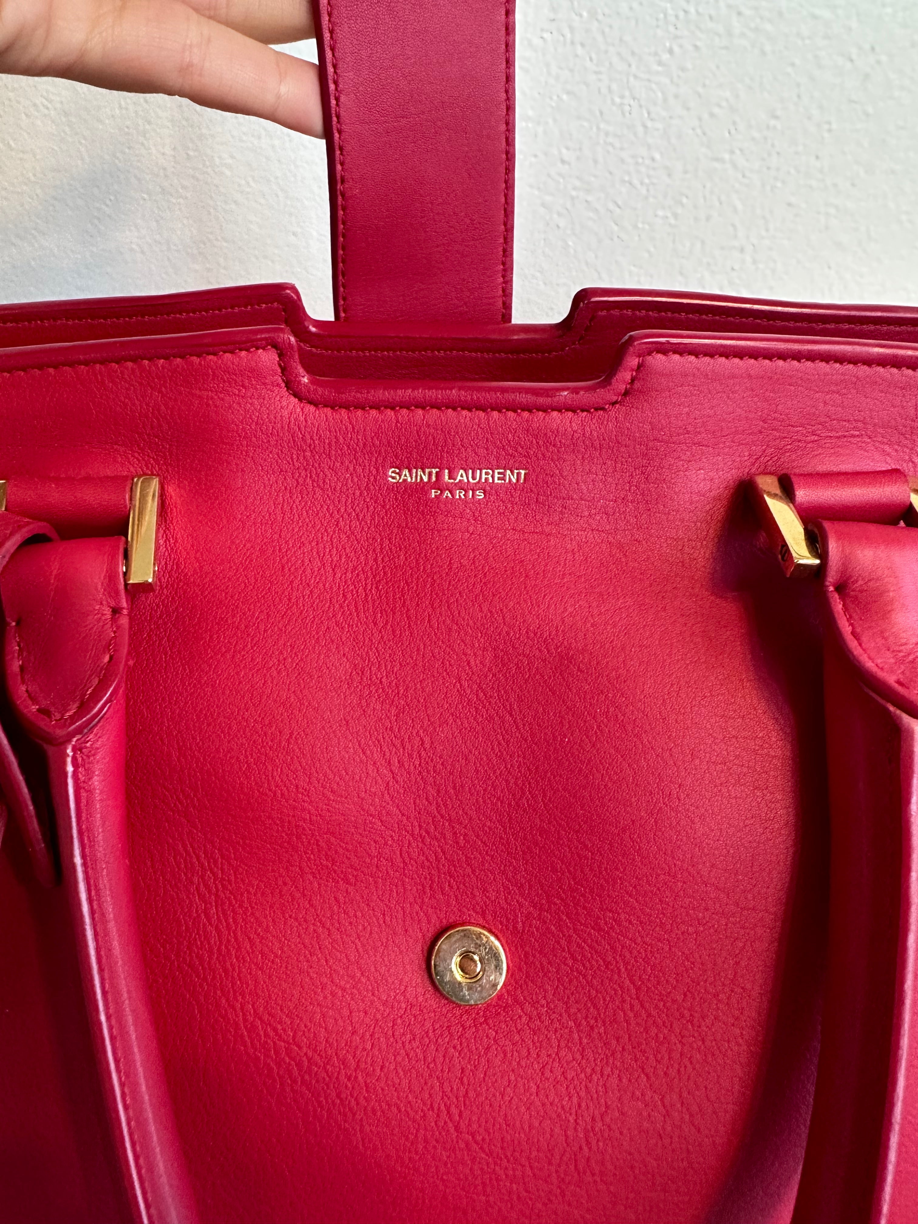 Pre-Owned SAINT LAURENT Red Cabas Chic Medium Tote