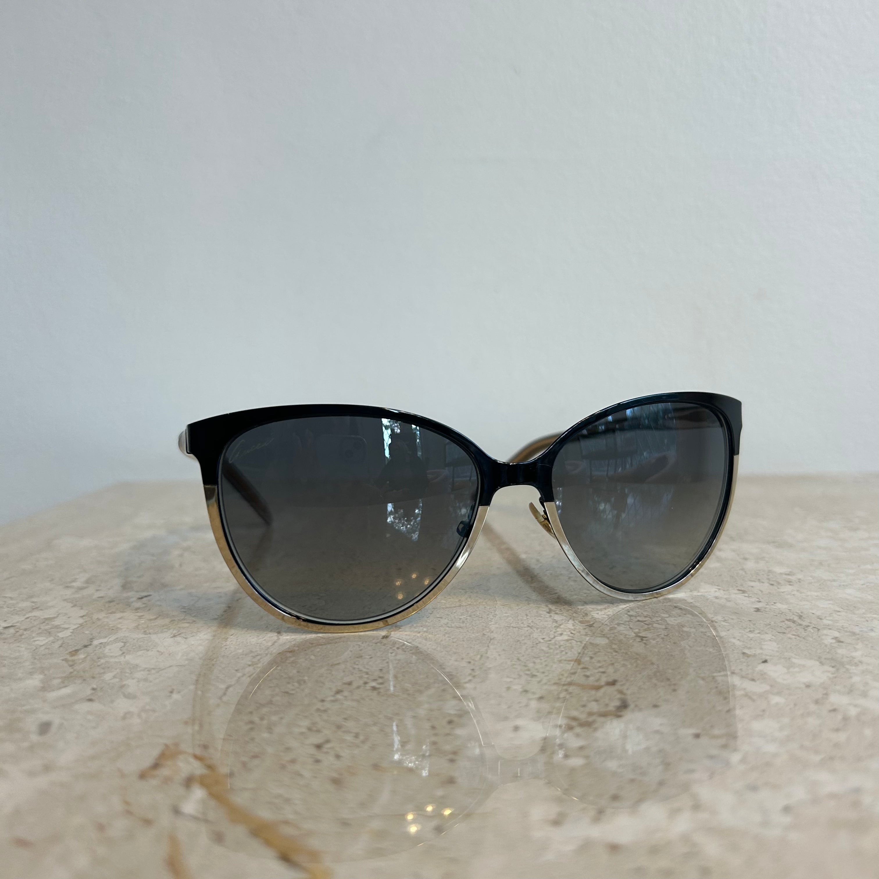 Pre-Owned GUCCI 4255/S Black/Gold Sunglasses