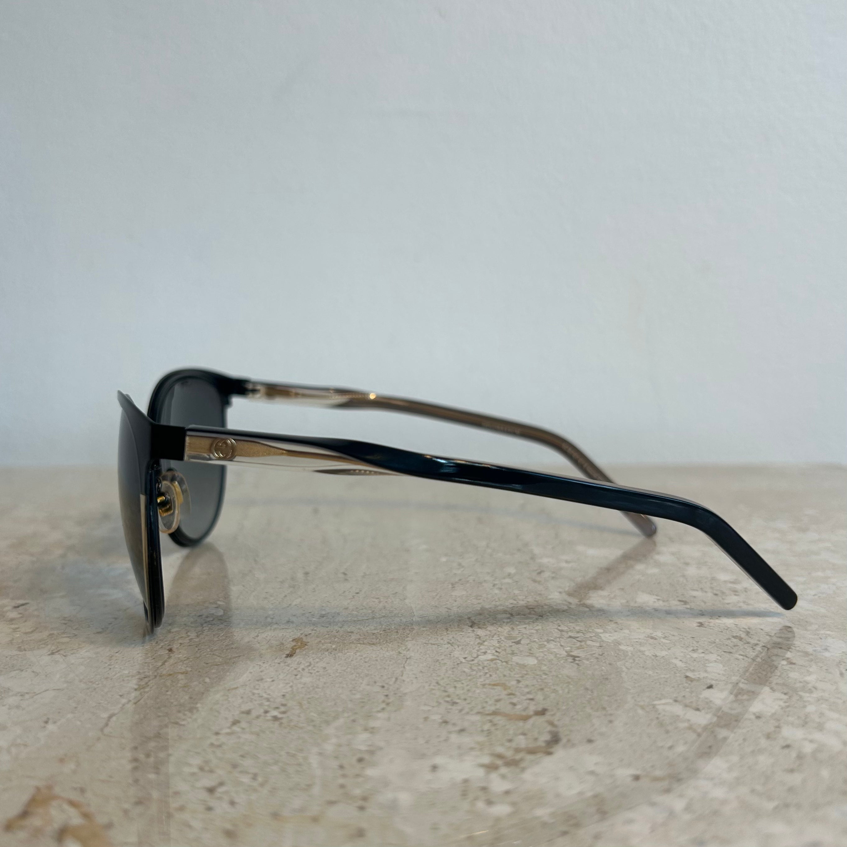 Pre-Owned GUCCI 4255/S Black/Gold Sunglasses