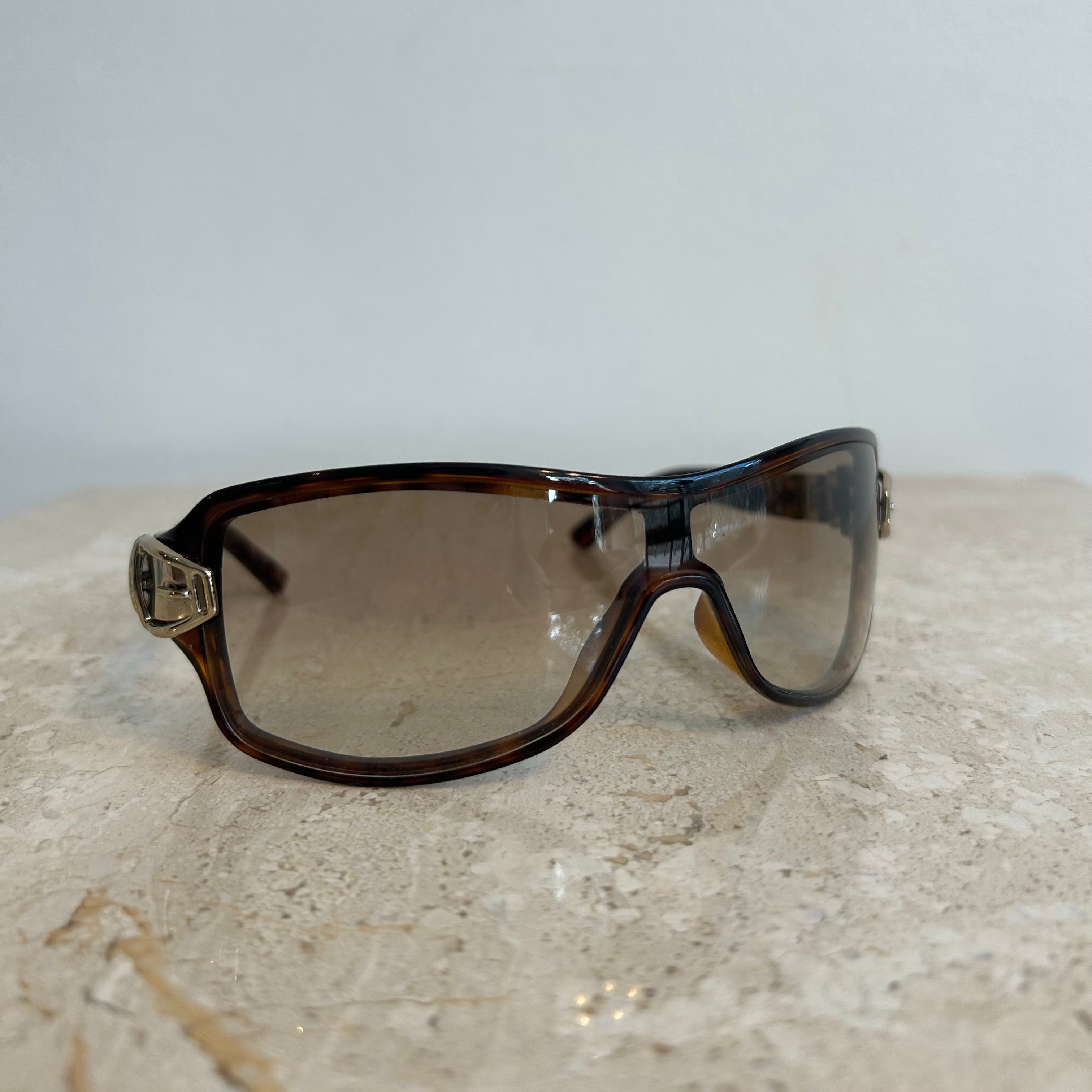 Pre-Owned GUCCI Brown Tortoise Shell Buckle Sunglasses-2590/S