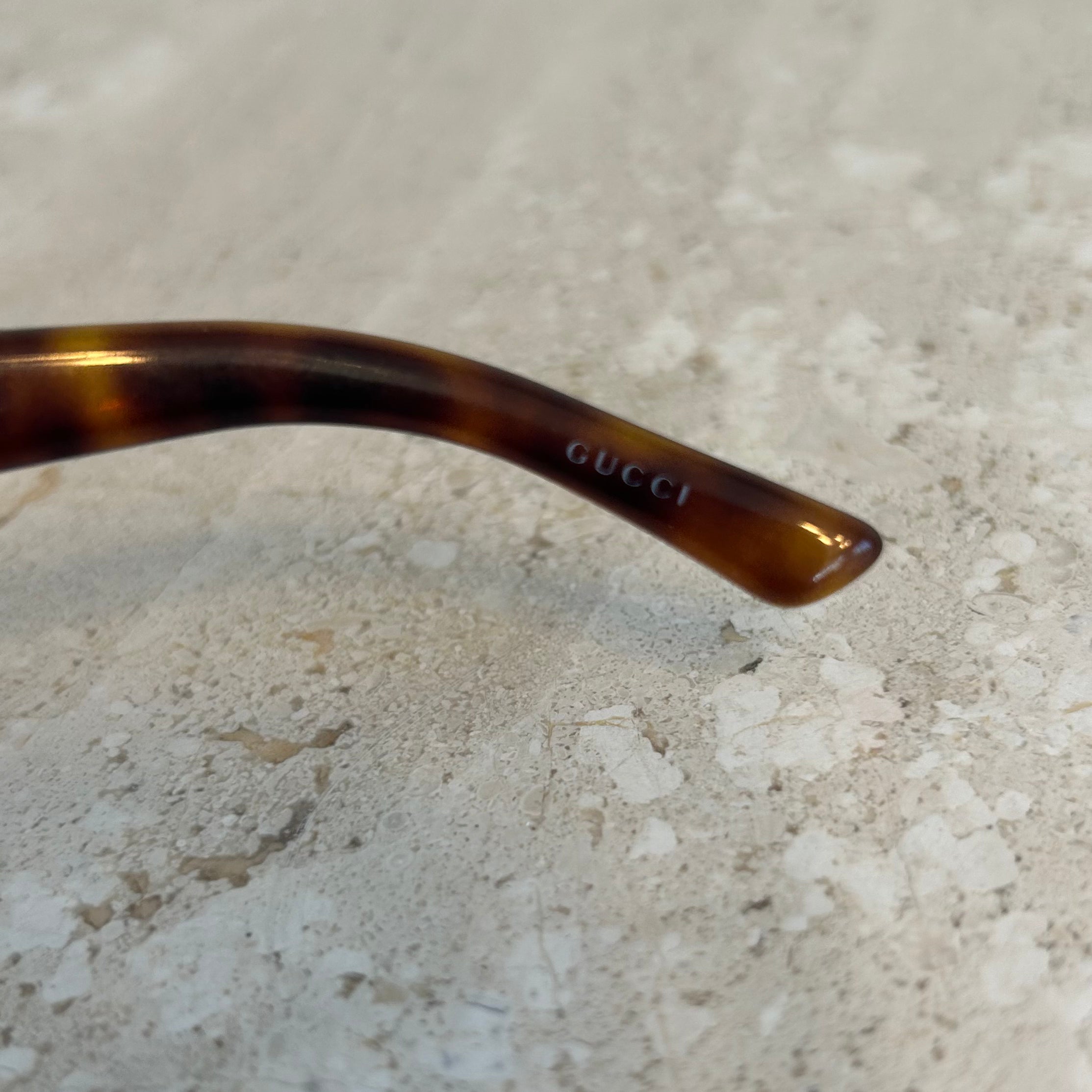 Pre-Owned GUCCI Brown Tortoise Shell Buckle Sunglasses-2590/S