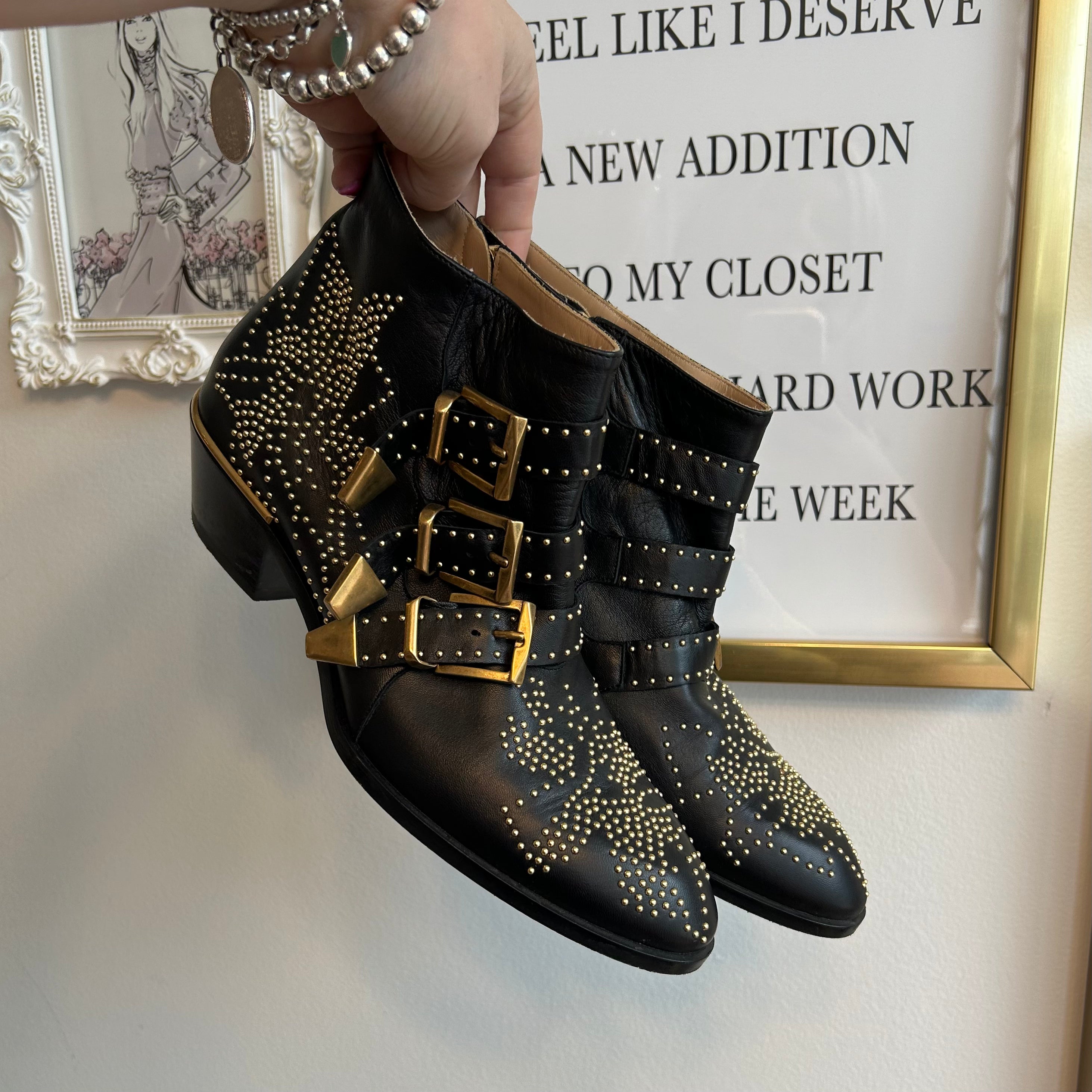 Pre-Owned CHLOE Black/Gold Susanna Short Boots - Size 38.5