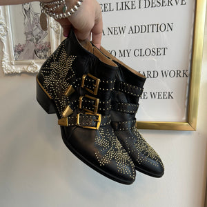 Pre-Owned CHLOE Black/Gold Susanna Short Boots - Size 38.5