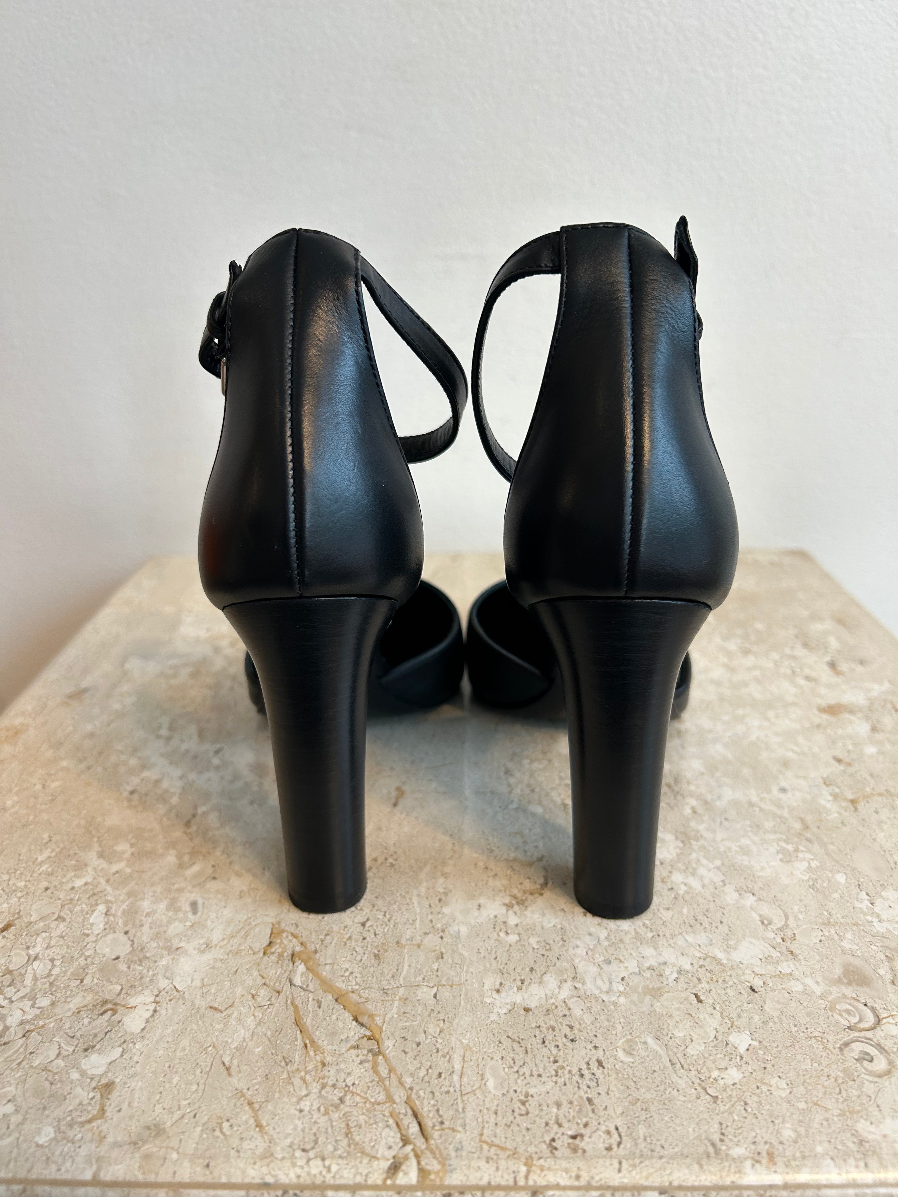 Pre-Owned HERMES Escarpin Lady Black Leather D'Orsay Pump - Size 36