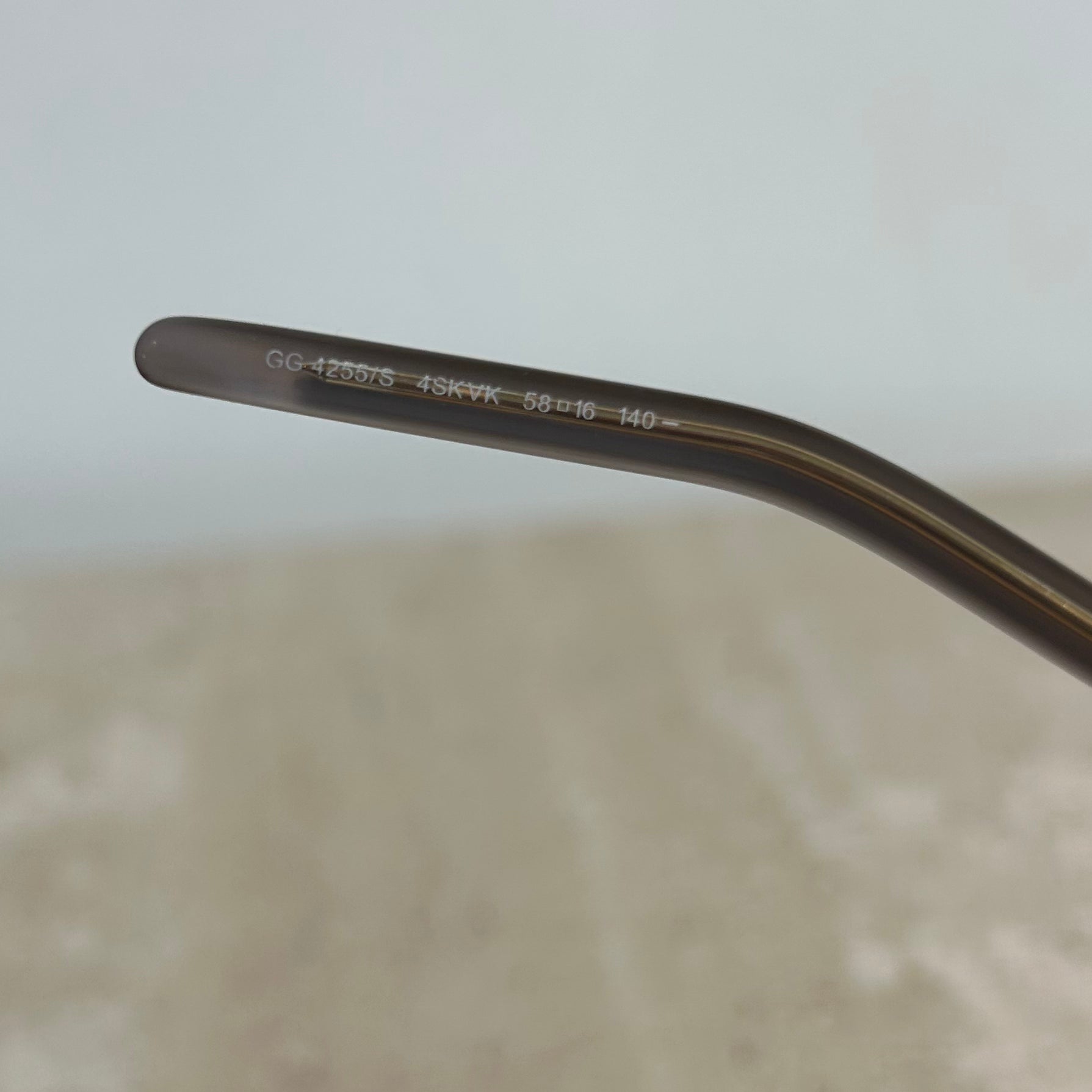Pre-Owned GUCCI 4255/S Black/Gold Sunglasses