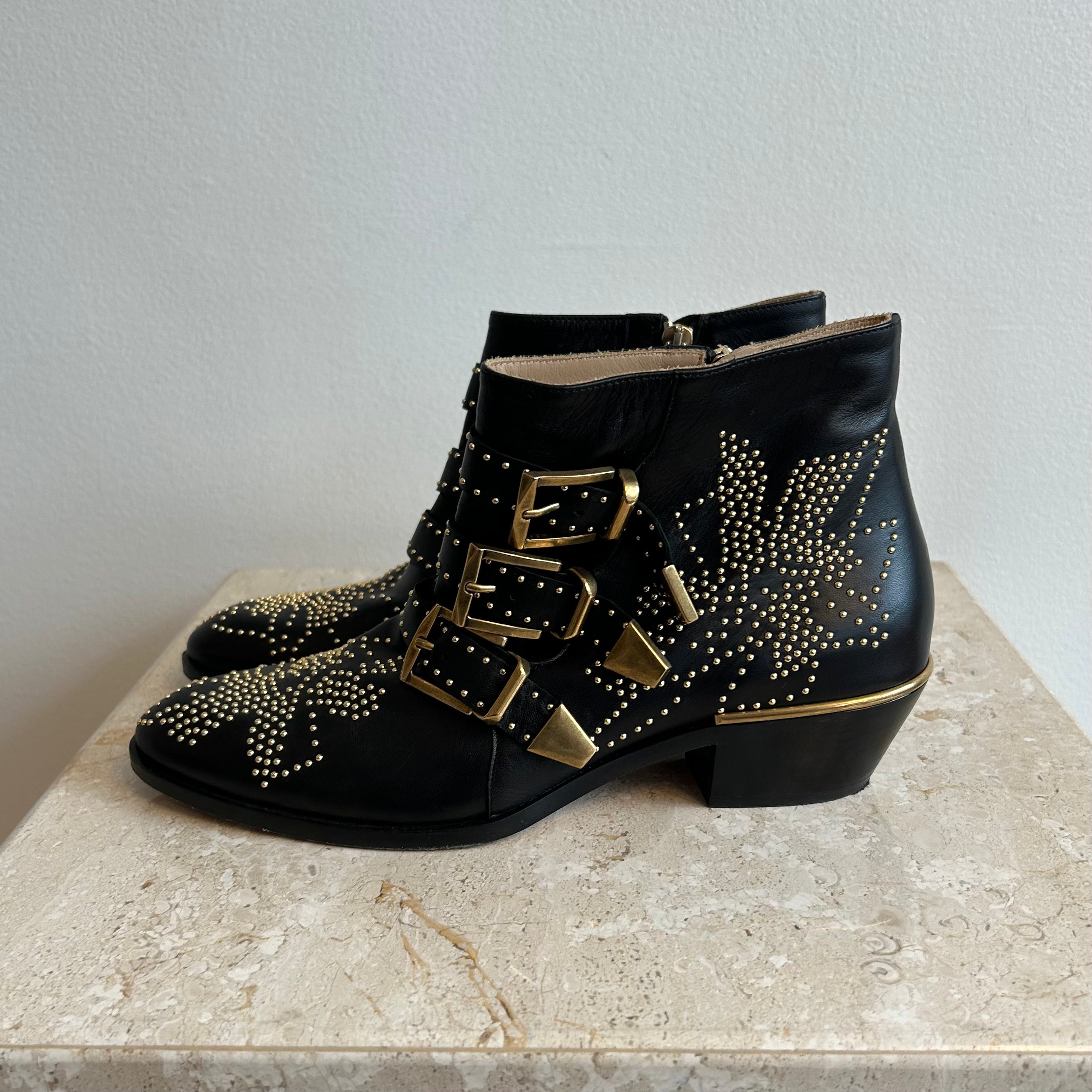 Pre-Owned CHLOE Black/Gold Susanna Short Boots - Size 38.5