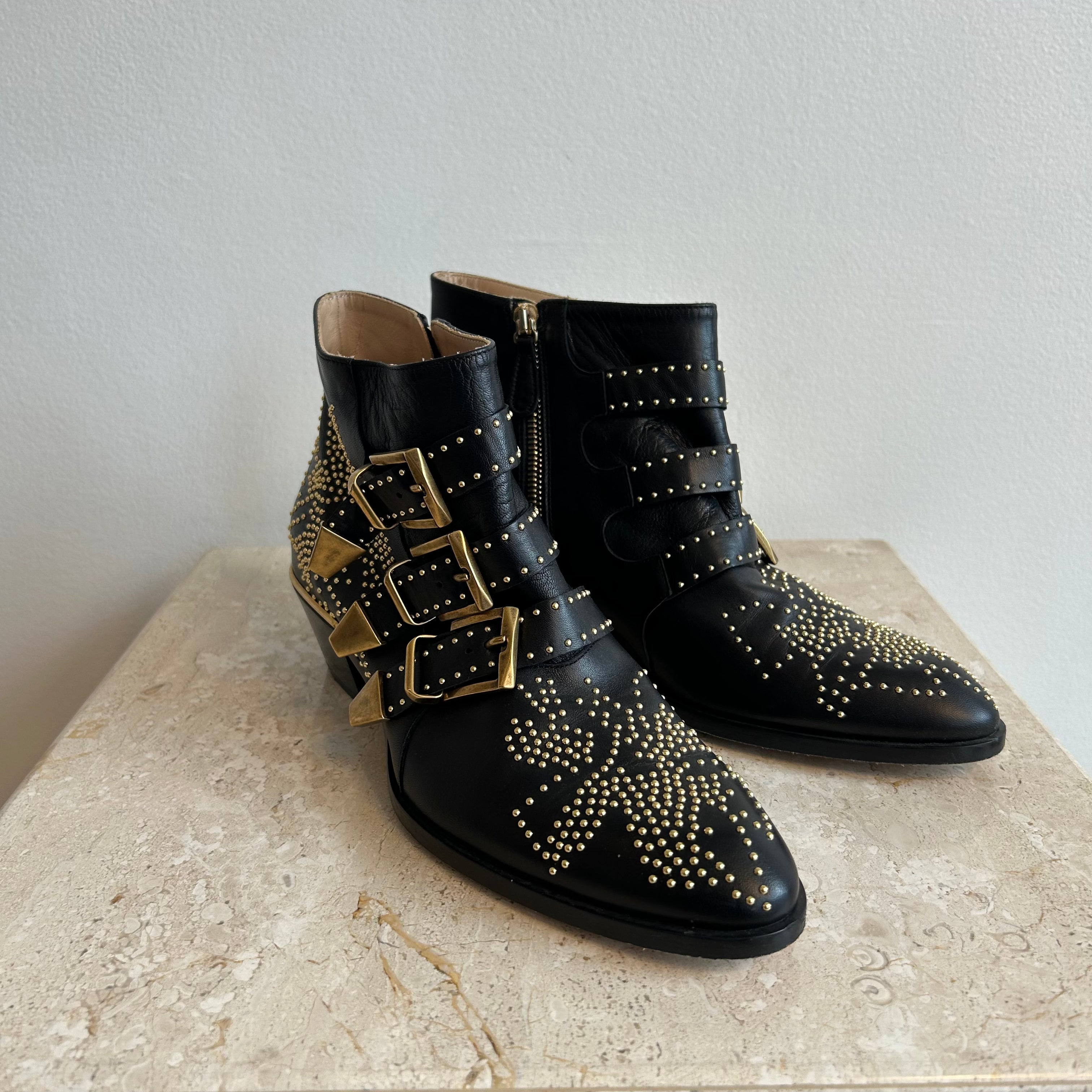Pre-Owned CHLOE Black/Gold Susanna Short Boots - Size 38.5