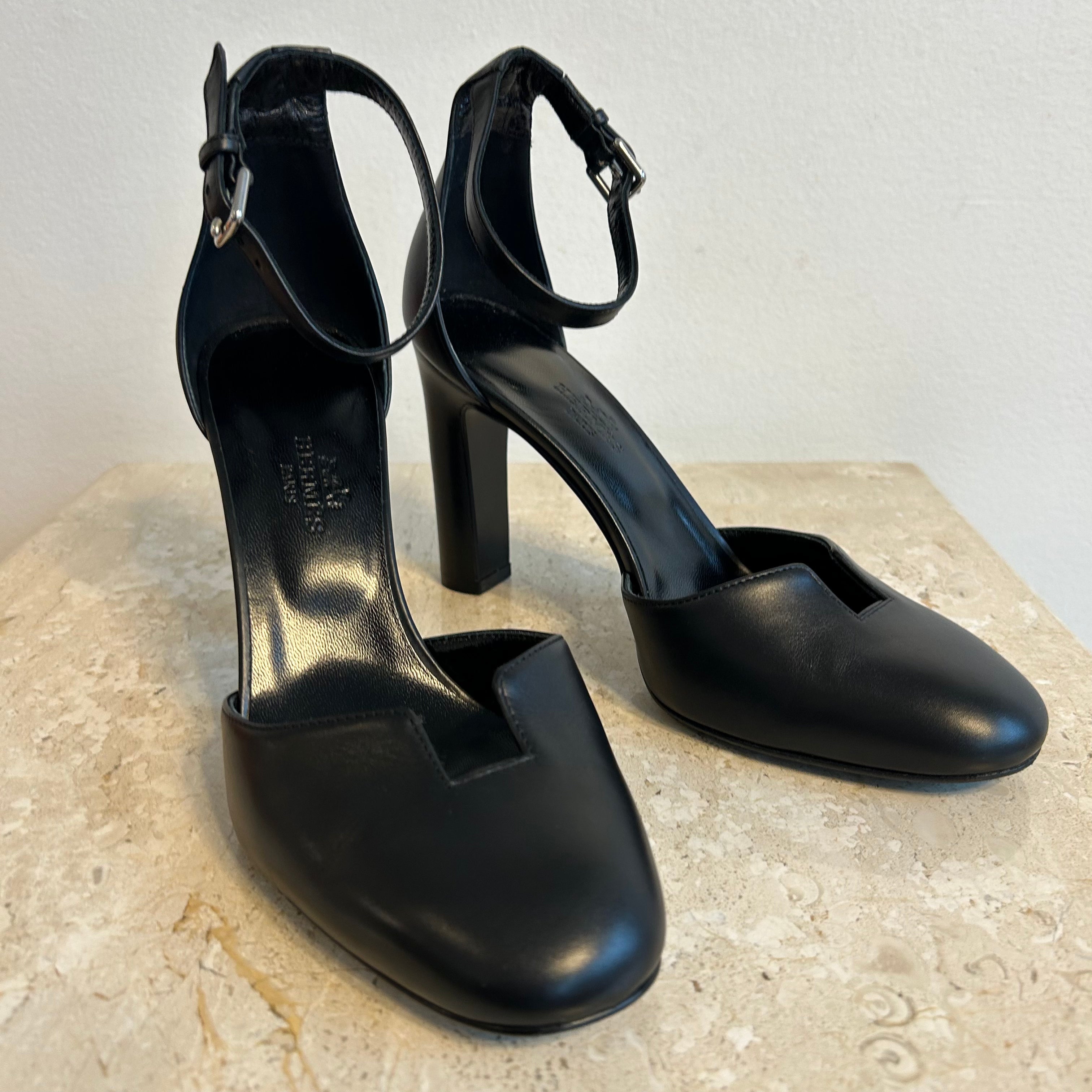 Pre-Owned HERMES Escarpin Lady Black Leather D'Orsay Pump - Size 36