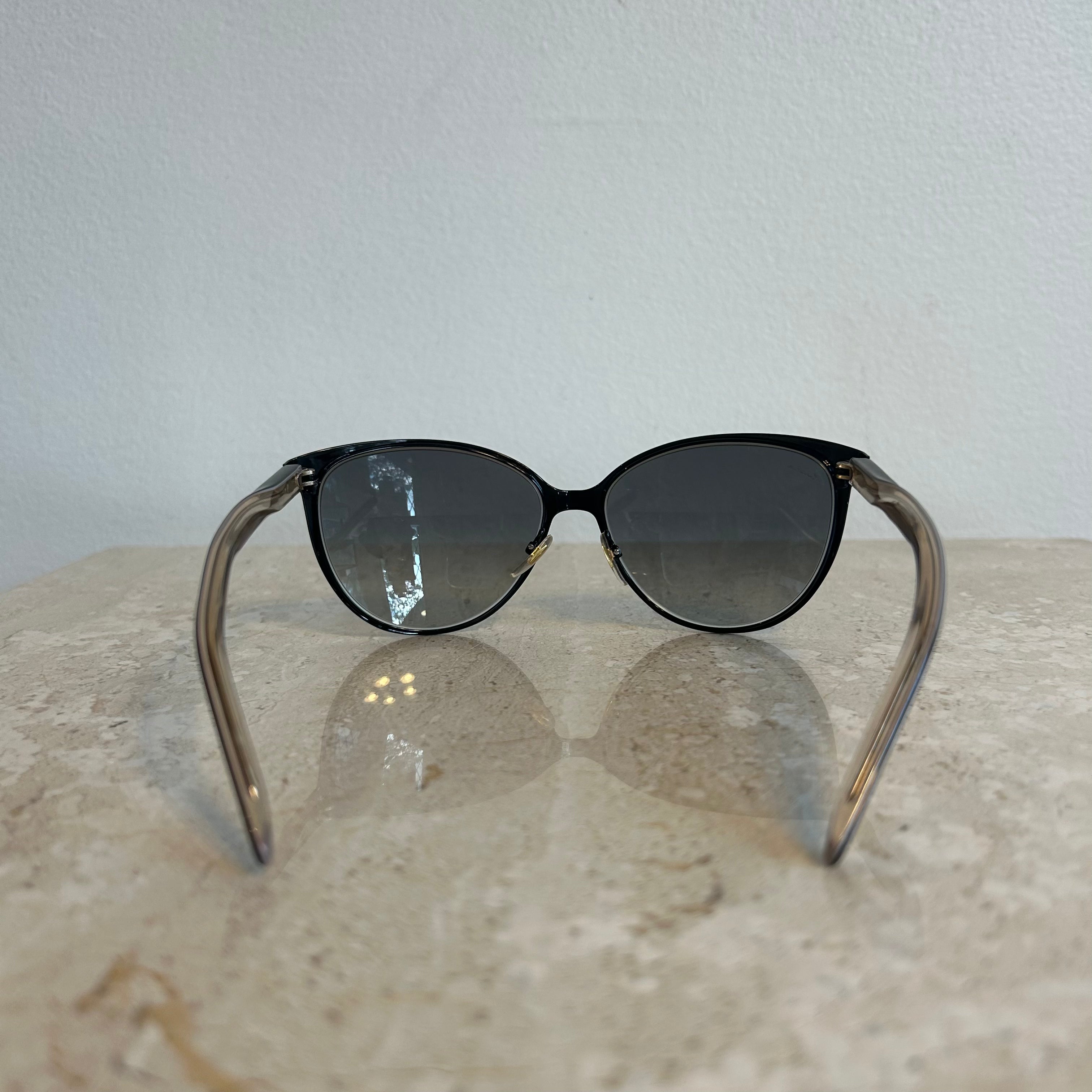 Pre-Owned GUCCI 4255/S Black/Gold Sunglasses