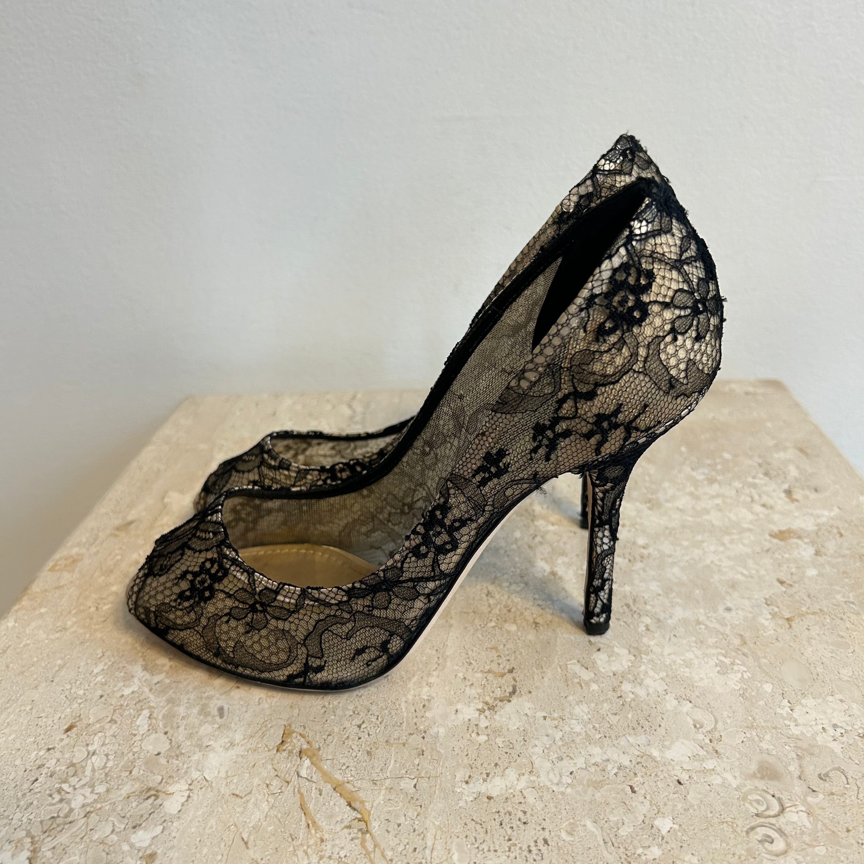 Pre-Owned DOLCE & GABBANA Champagne/Black Lace Stiletto Heel - Size 38.5