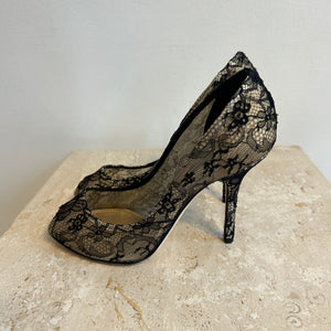 Pre-Owned DOLCE & GABBANA Champagne/Black Lace Stiletto Heel - Size 38.5
