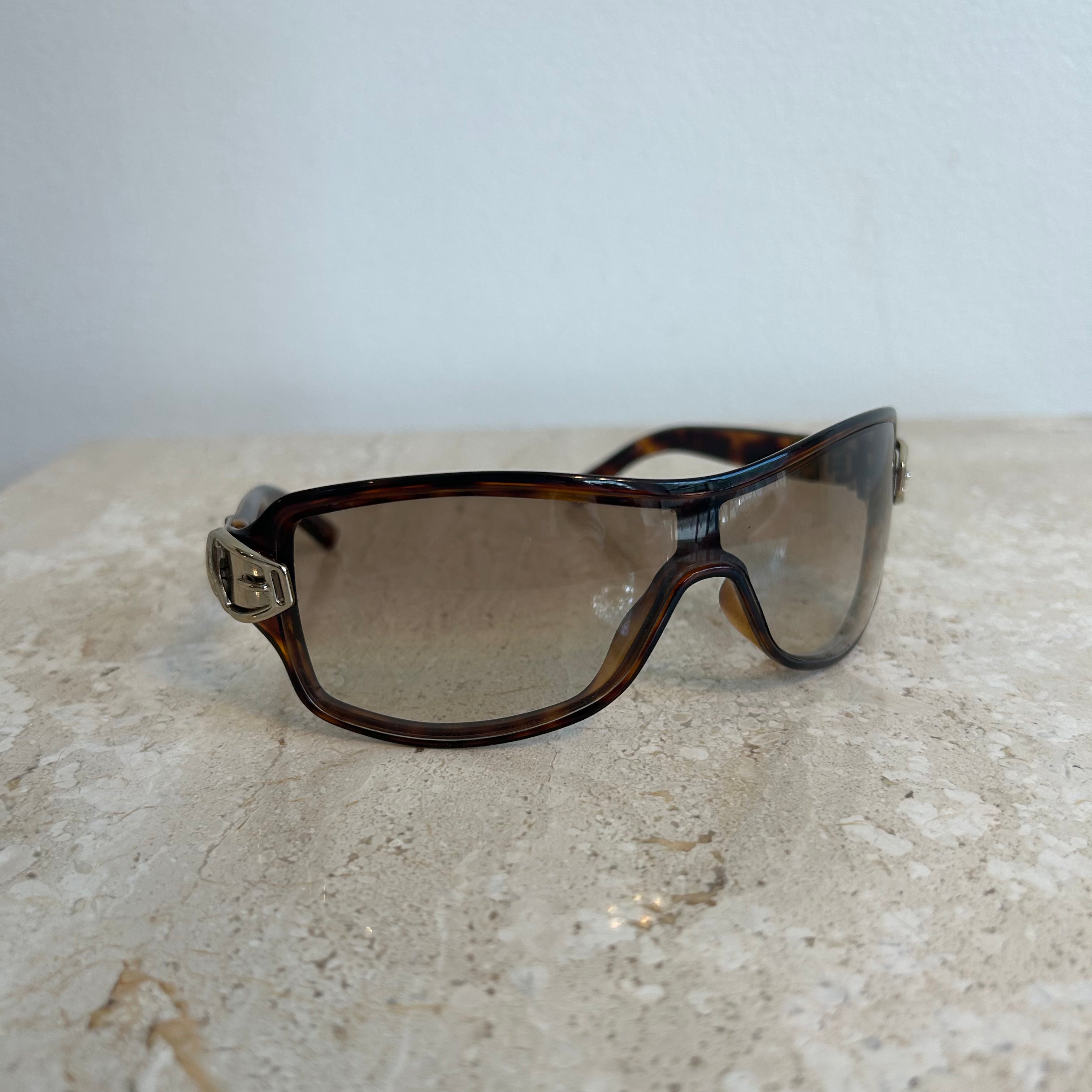 Pre-Owned GUCCI Brown Tortoise Shell Buckle Sunglasses-2590/S