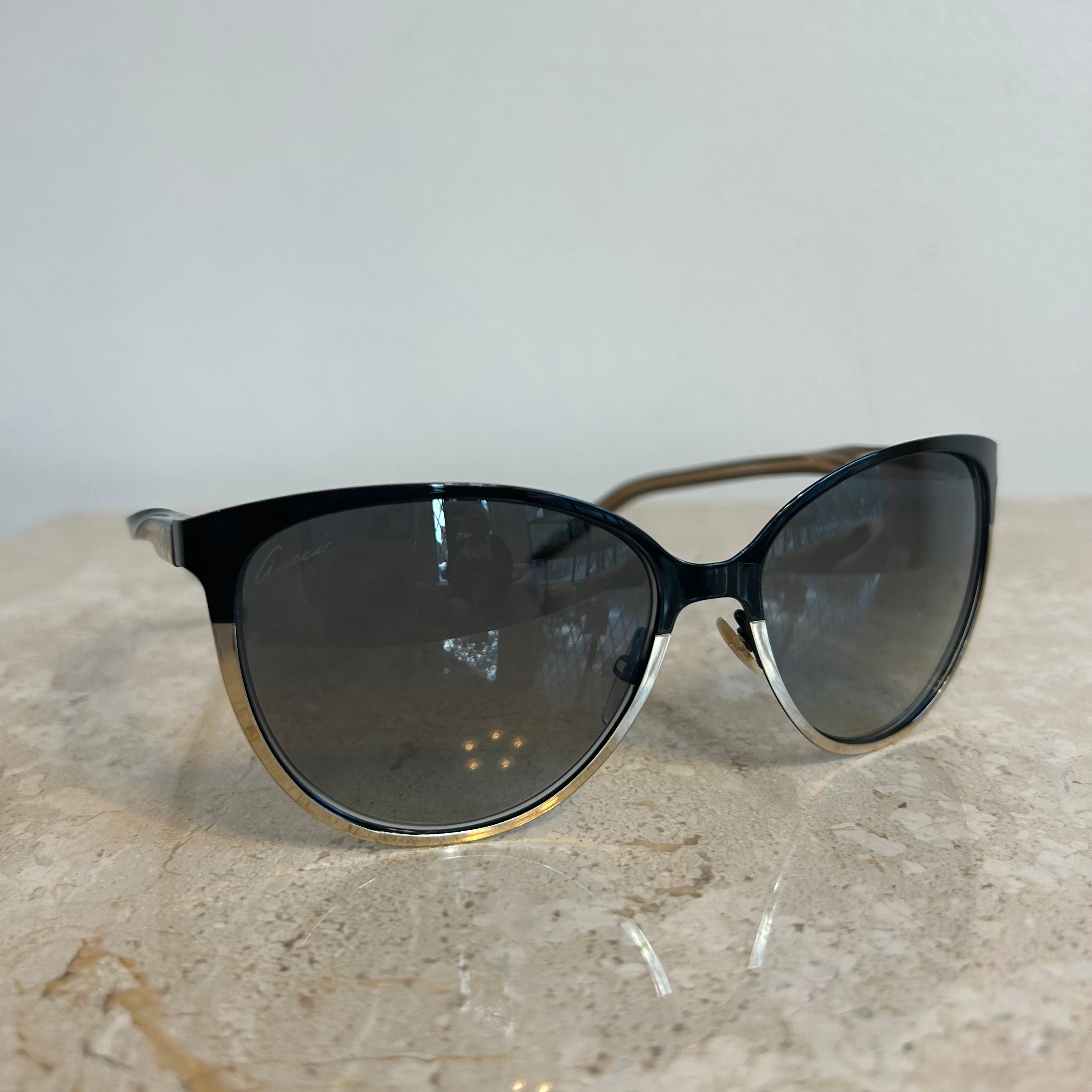 Pre-Owned GUCCI 4255/S Black/Gold Sunglasses