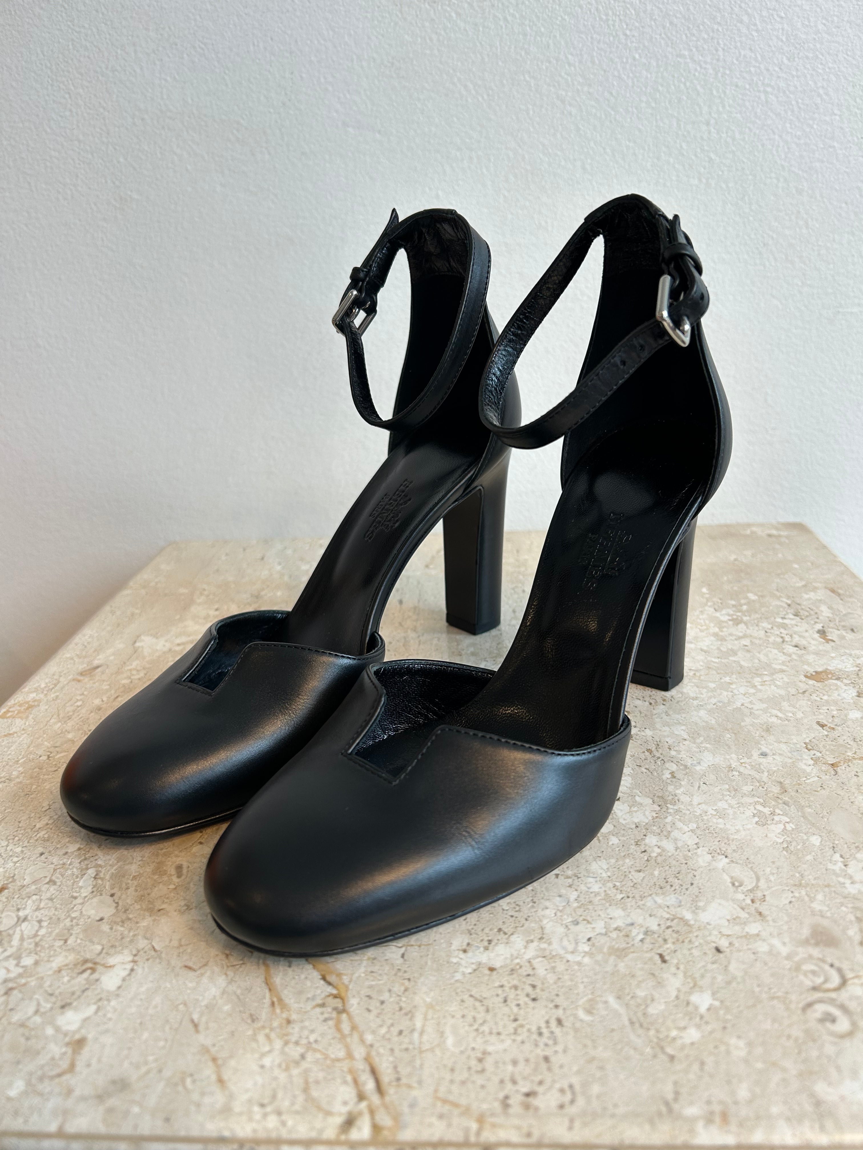 Pre-Owned HERMES Escarpin Lady Black Leather D'Orsay Pump - Size 36