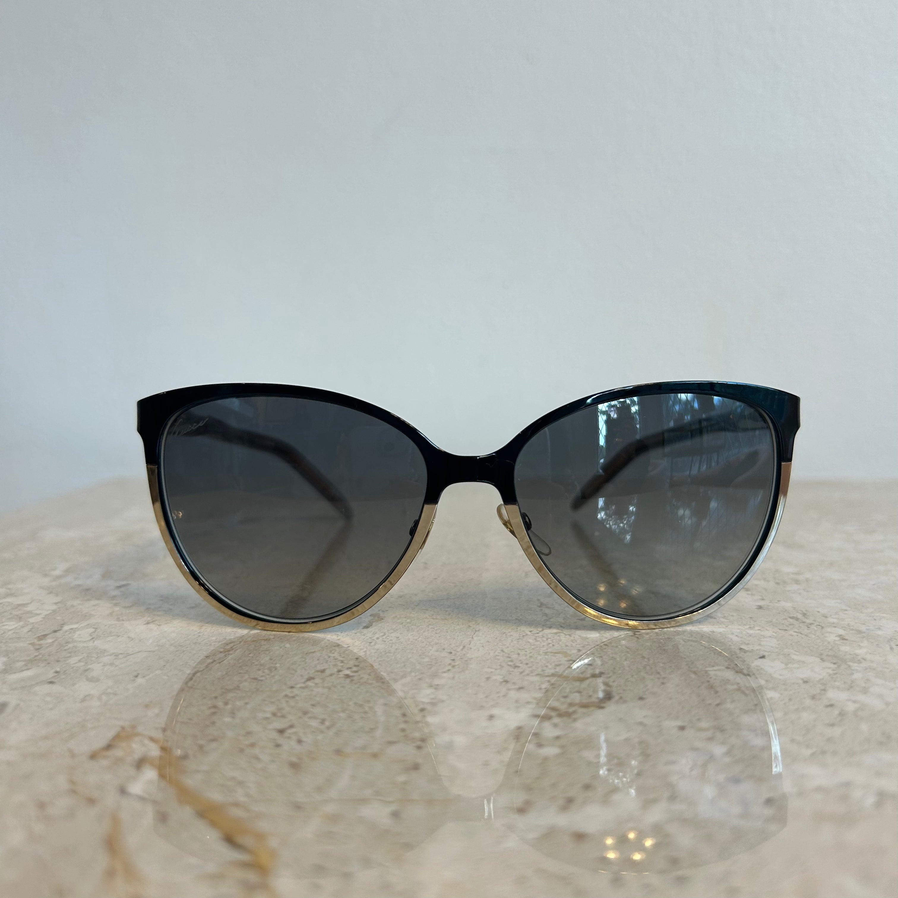 Pre-Owned GUCCI 4255/S Black/Gold Sunglasses