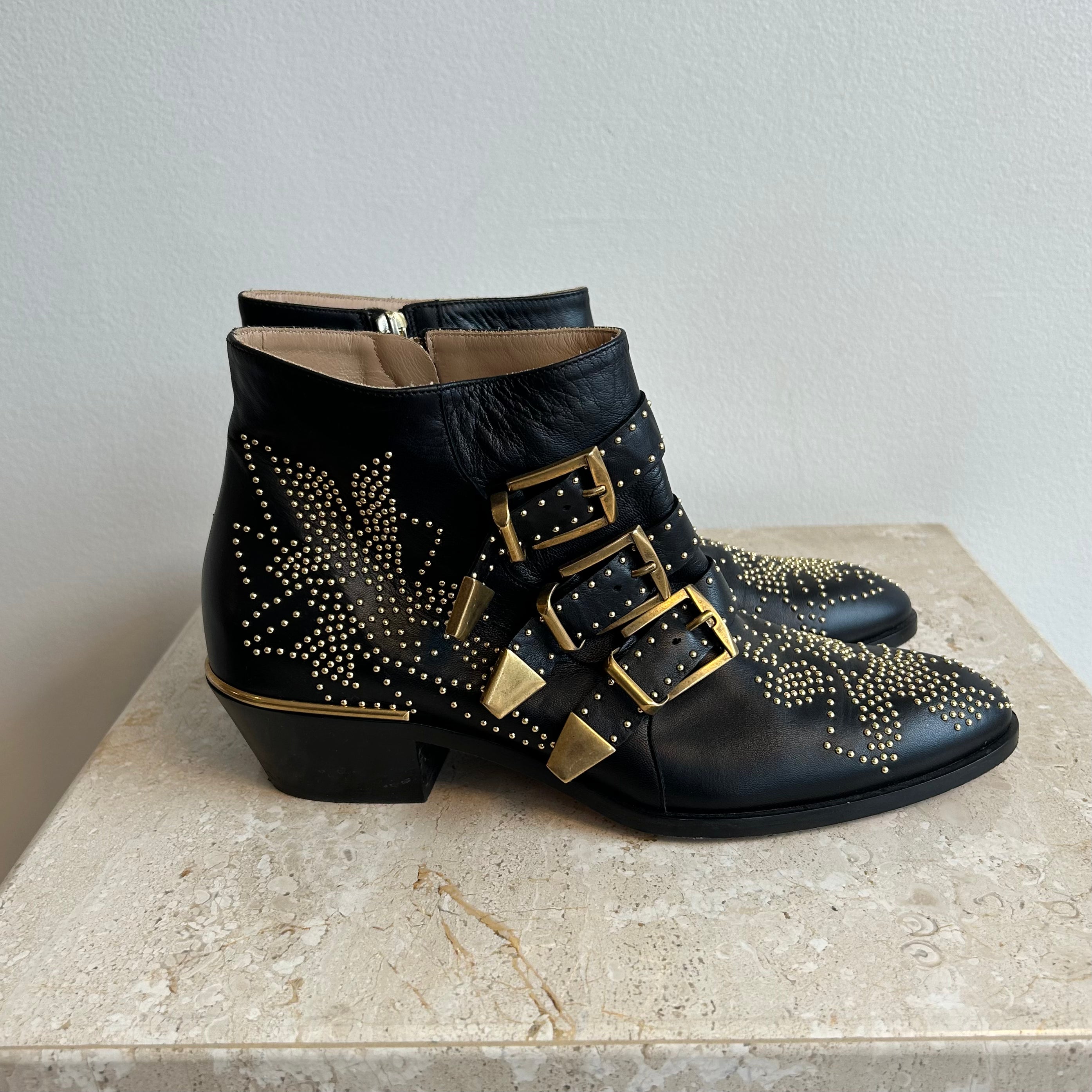 Pre-Owned CHLOE Black/Gold Susanna Short Boots - Size 38.5