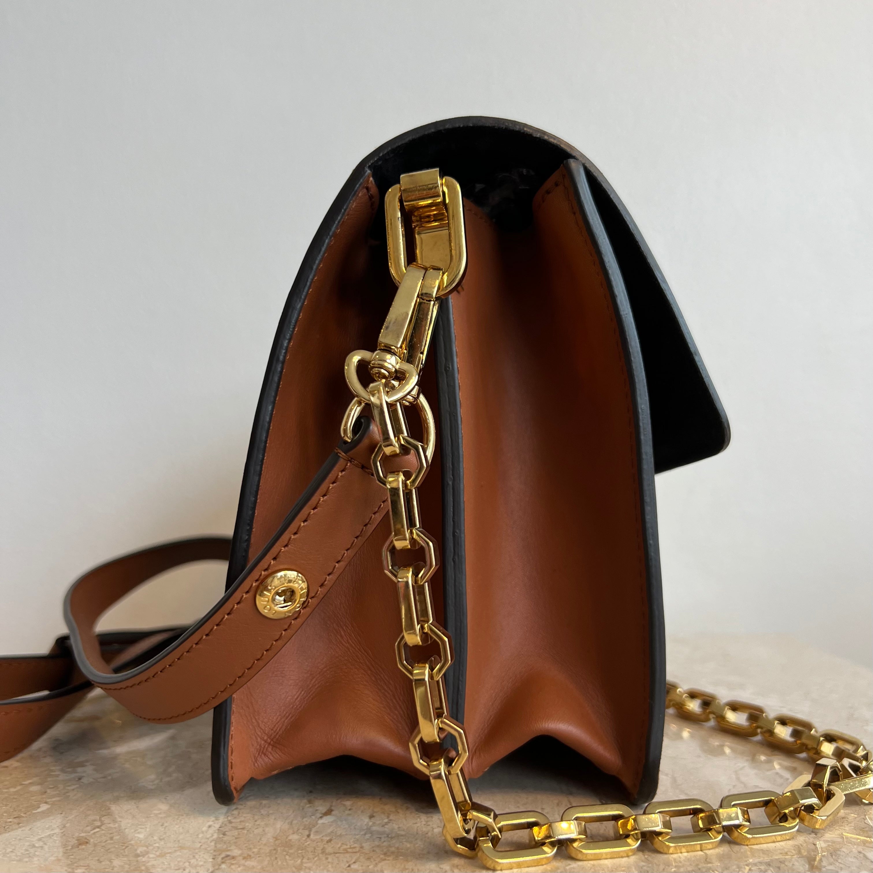 Pre-Owned LOUIS VUITTON Dauphine MM Monogram Handbag