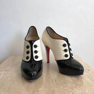 Pre-Owned CHRISTIAN LOUBOUTIN Black Patent & Ivory LeatherShoe/Bootie - Size 35.5