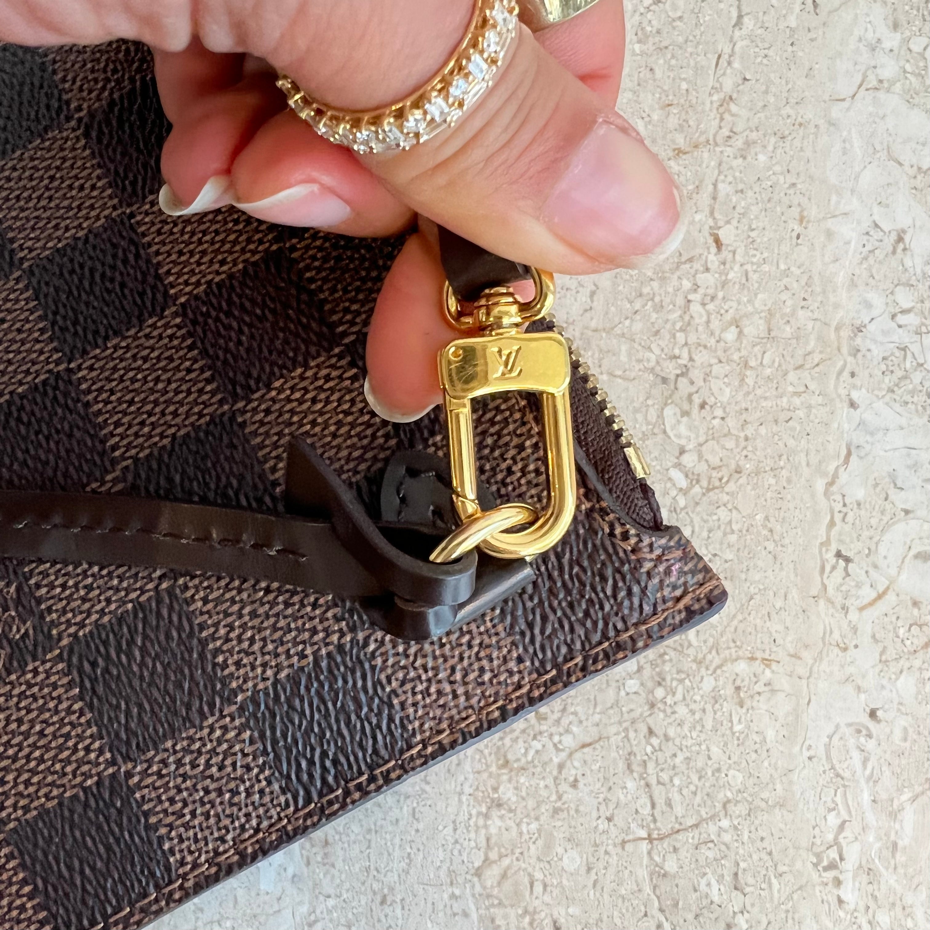 Louis Vuitton Damier Ebene Neverfull Pochette Wristlet Bag 44lk84 For Sale  at 1stDibs