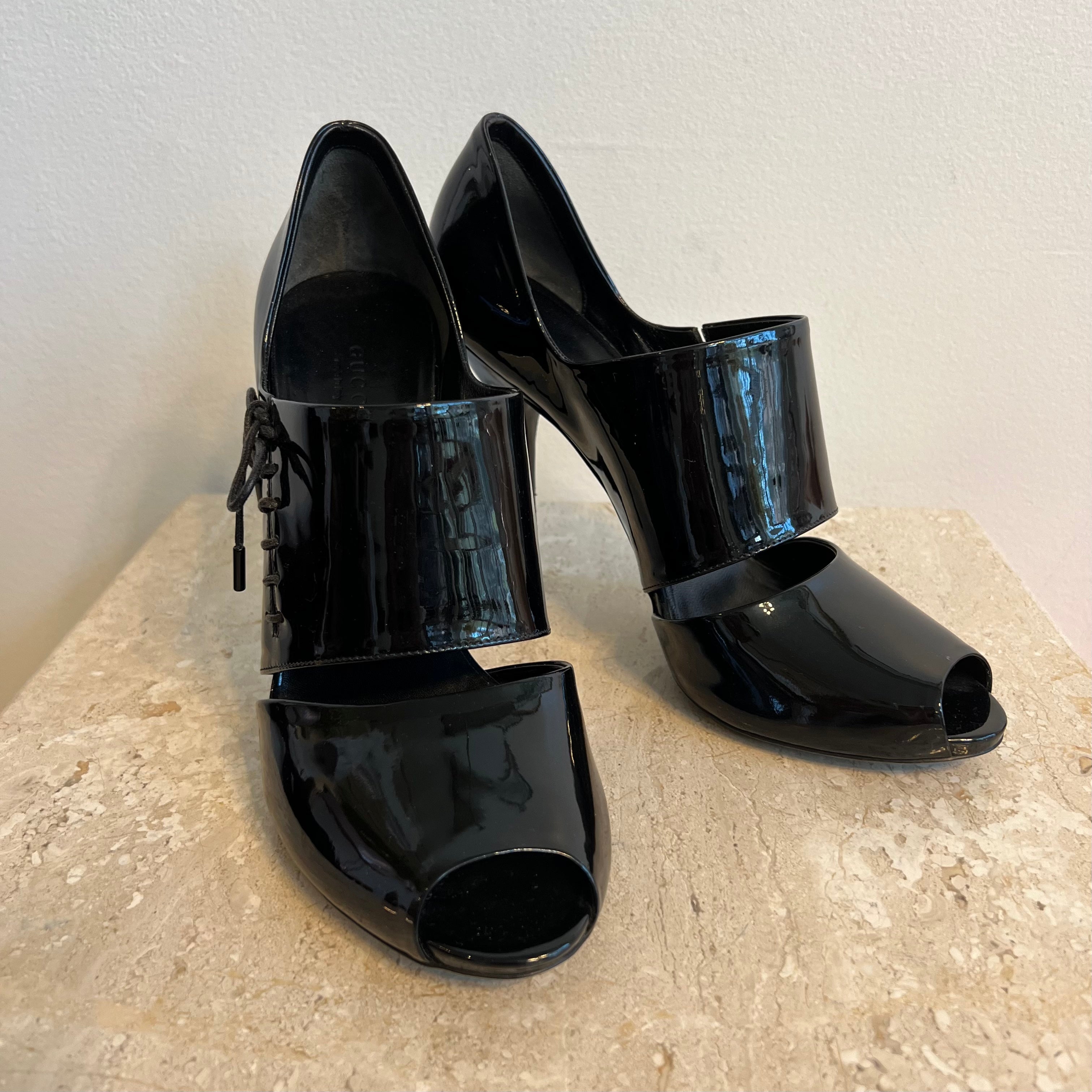 Pre-Owned GUCCI Black Patent Peep Toe Pumps - Size 10