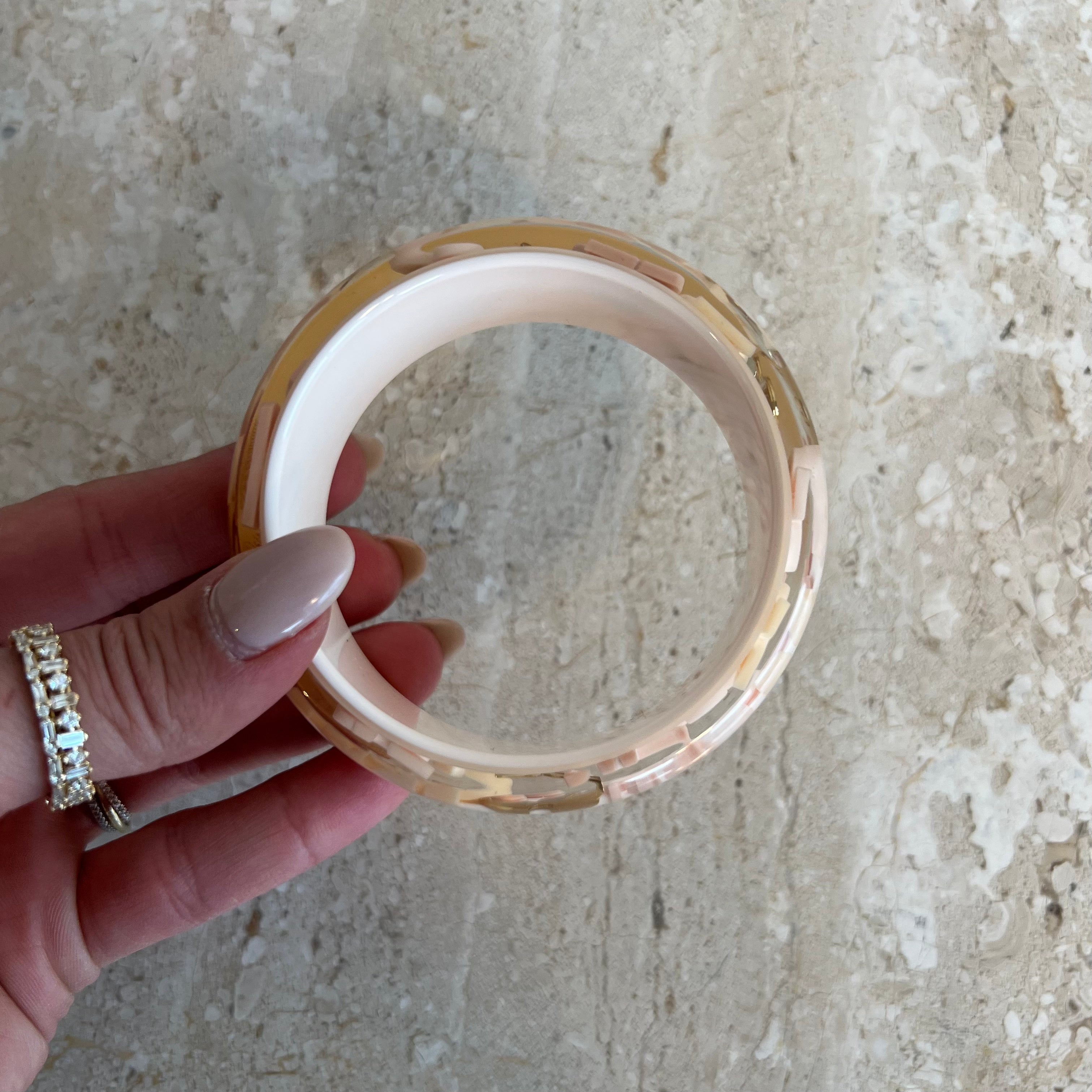 Pre-Owned LOUIS VUITTON Inlay Lucite Logo Bangle
