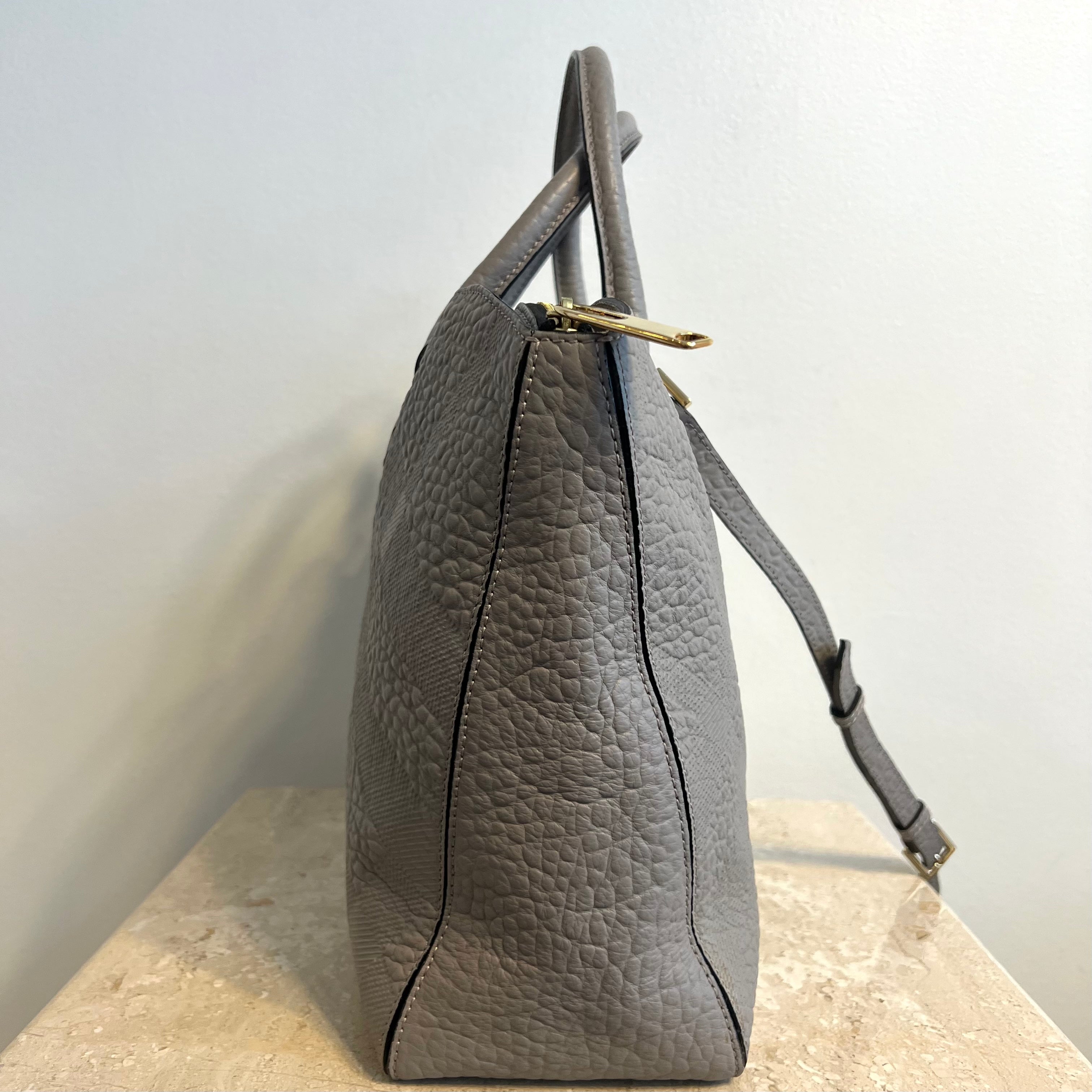 Pre-Owned BURBERRY Grey Dewberry Tote