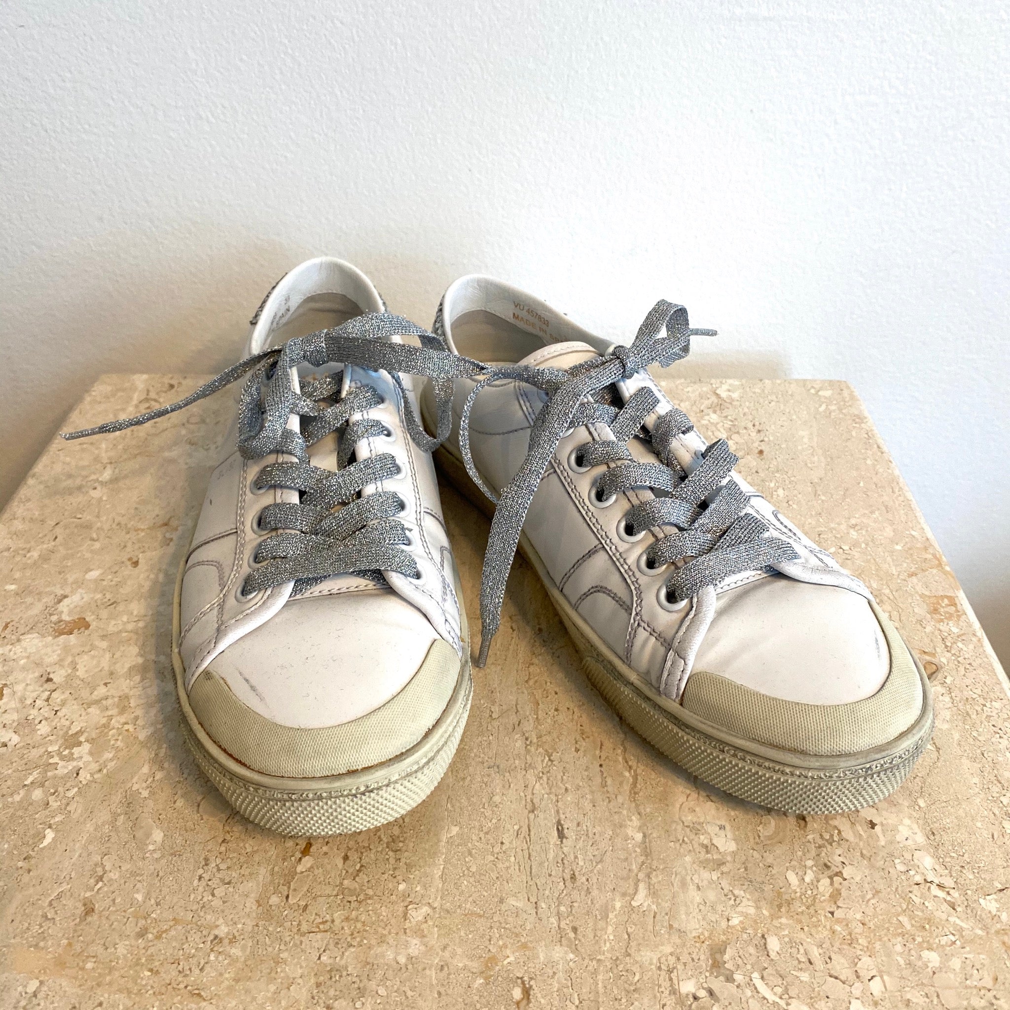 Saint Laurent Andy Low Top Sneakers in Metallic Silver Lambskin Leather  Silvery ref.526436 - Joli Closet