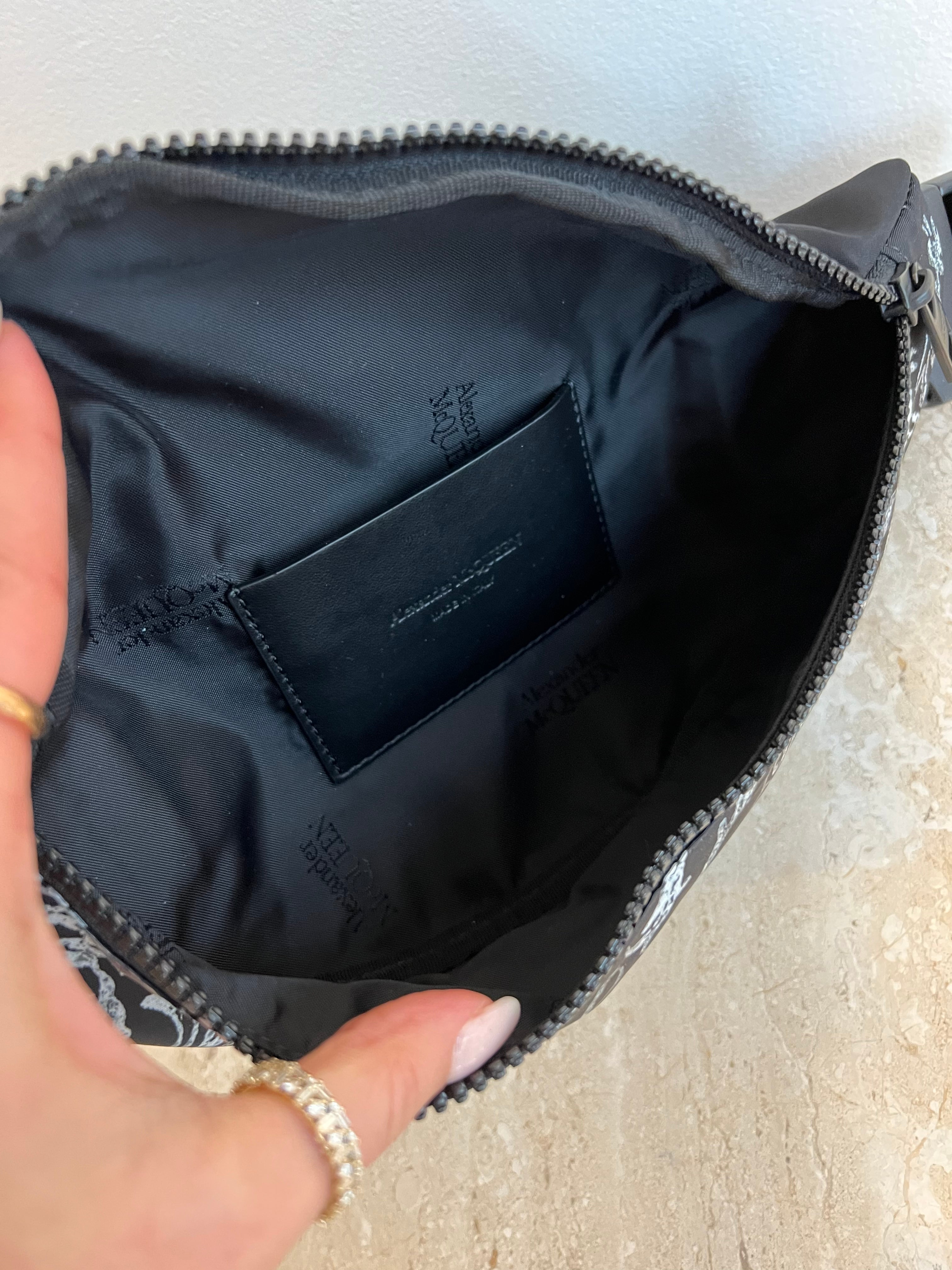 Pre-Owned ALEXANDER MCQUEEN Logo Printed Zipped Belt Bag