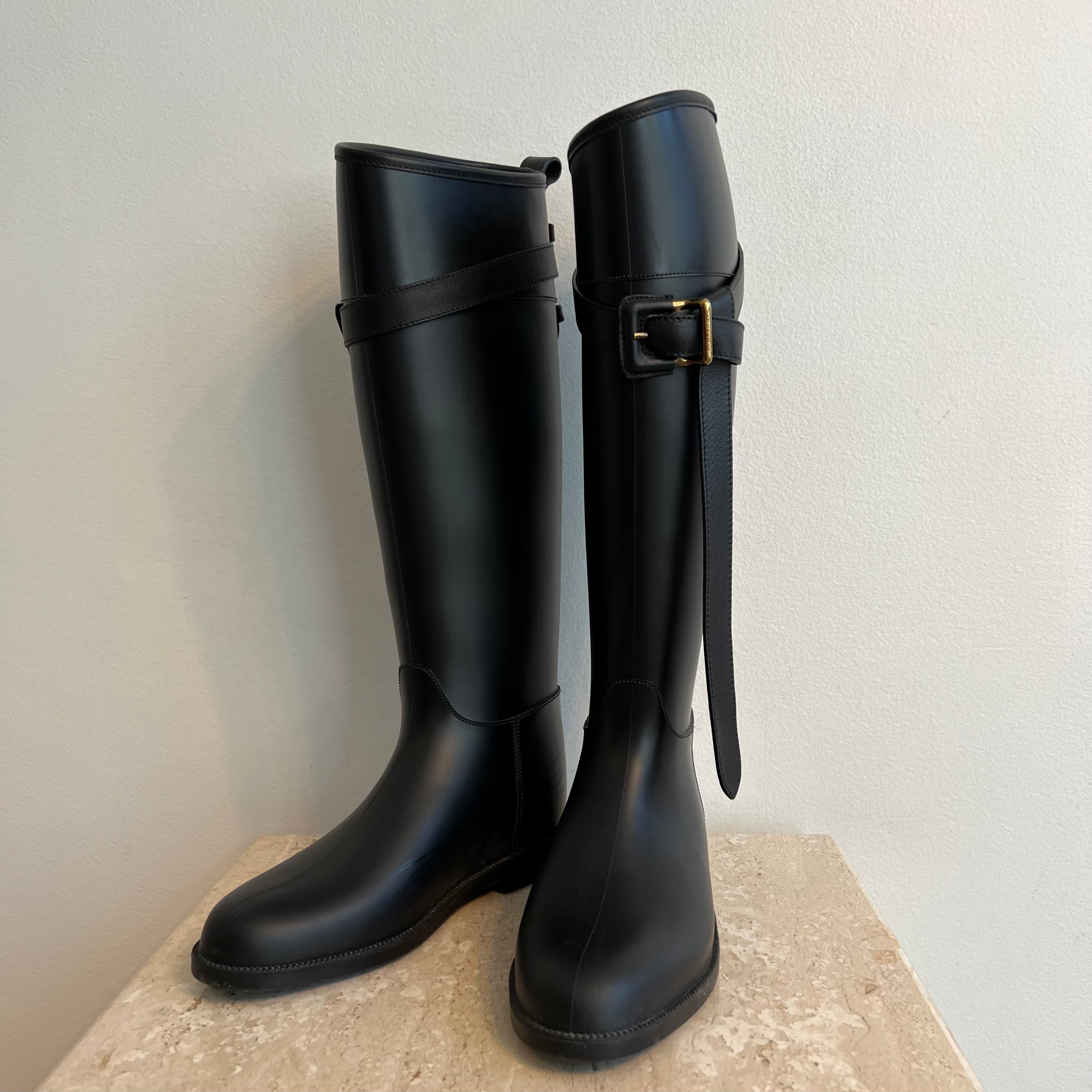 Pre-Owned BURBERRY Black Rubber Boots - Size 36