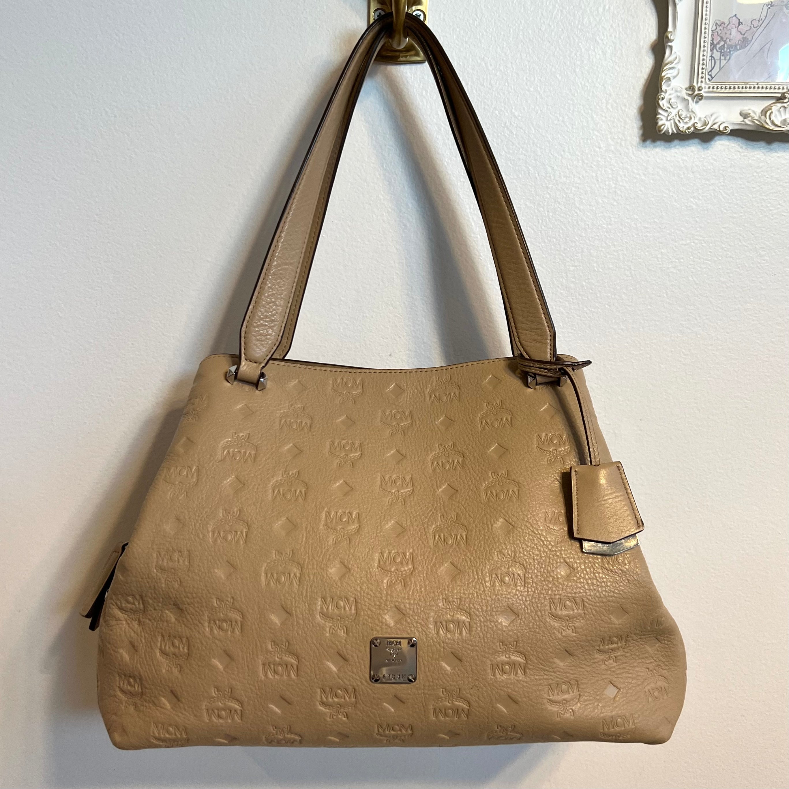 Pre-Owned MCM New Beige Shoulder Bag