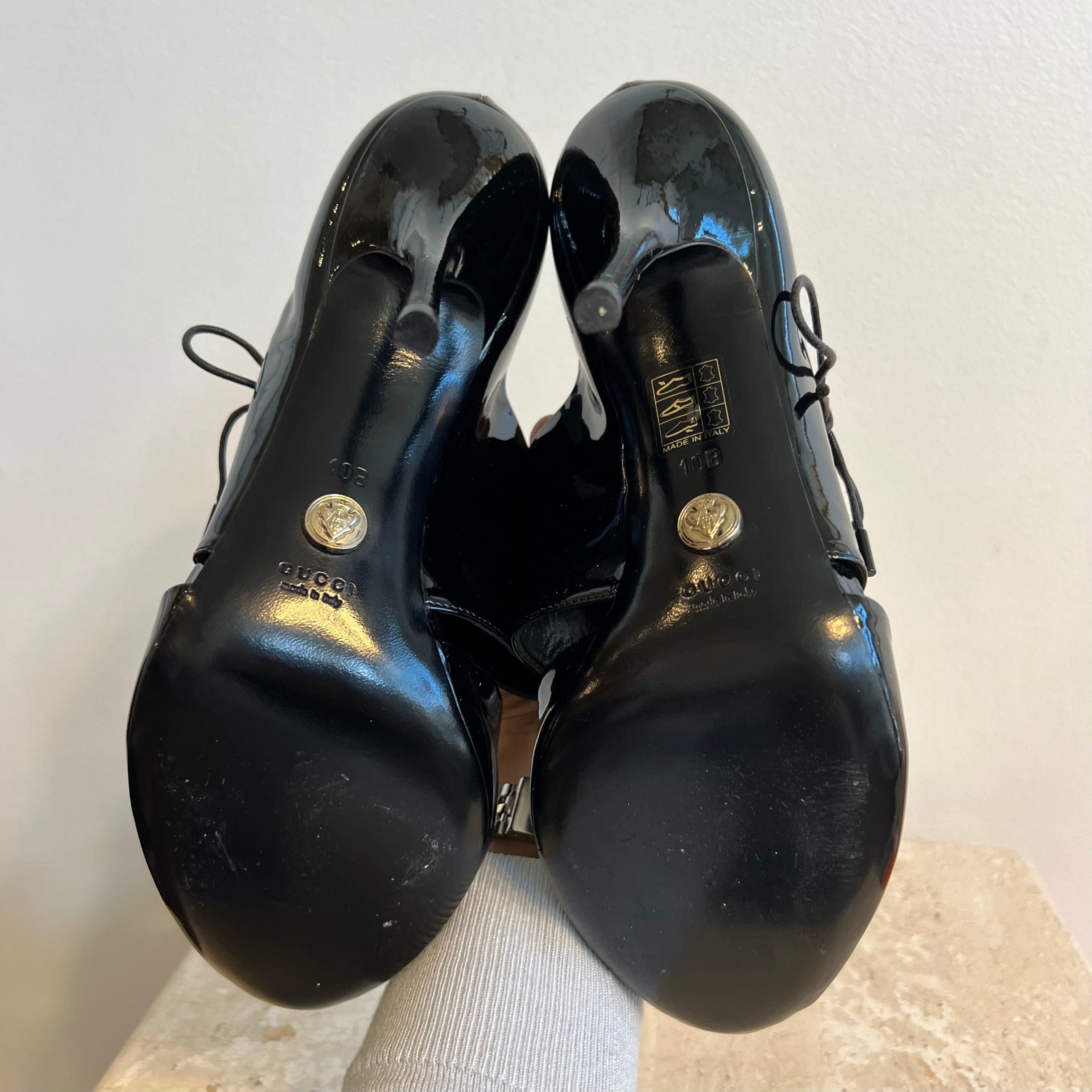 Pre-Owned GUCCI Black Patent Peep Toe Pumps - Size 10