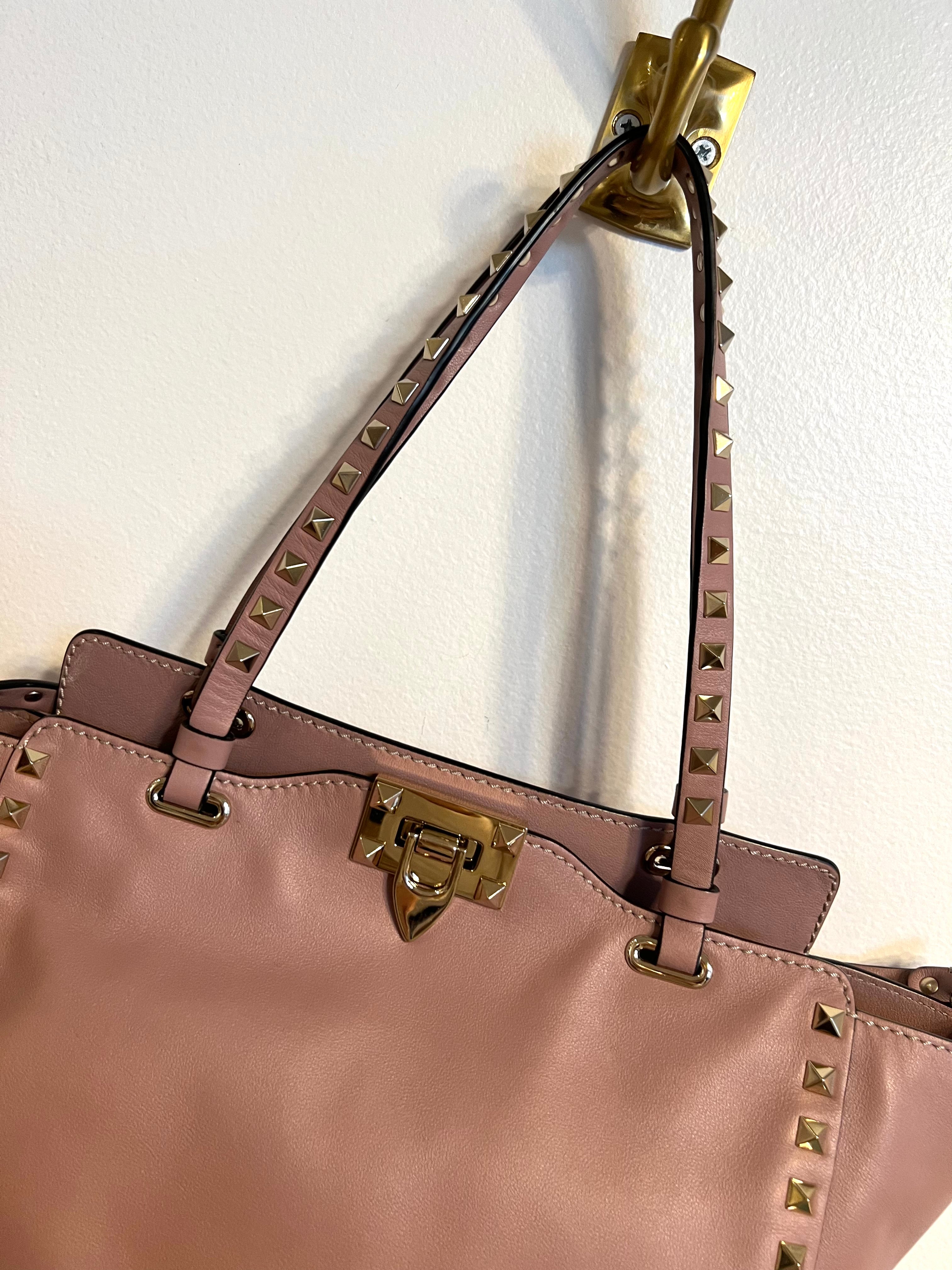 Pre-owned VALENTINO Small Rockstud Tote in Poudre