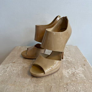 Pre-Owned JIMMY CHOO Nude Patent Full Strap Peep Toe - Size 39