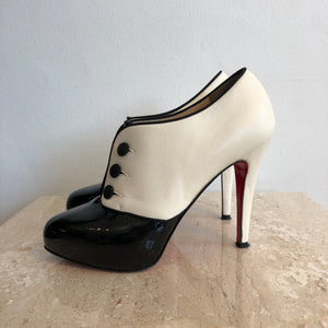 Pre-Owned CHRISTIAN LOUBOUTIN Black Patent & Ivory LeatherShoe/Bootie - Size 35.5