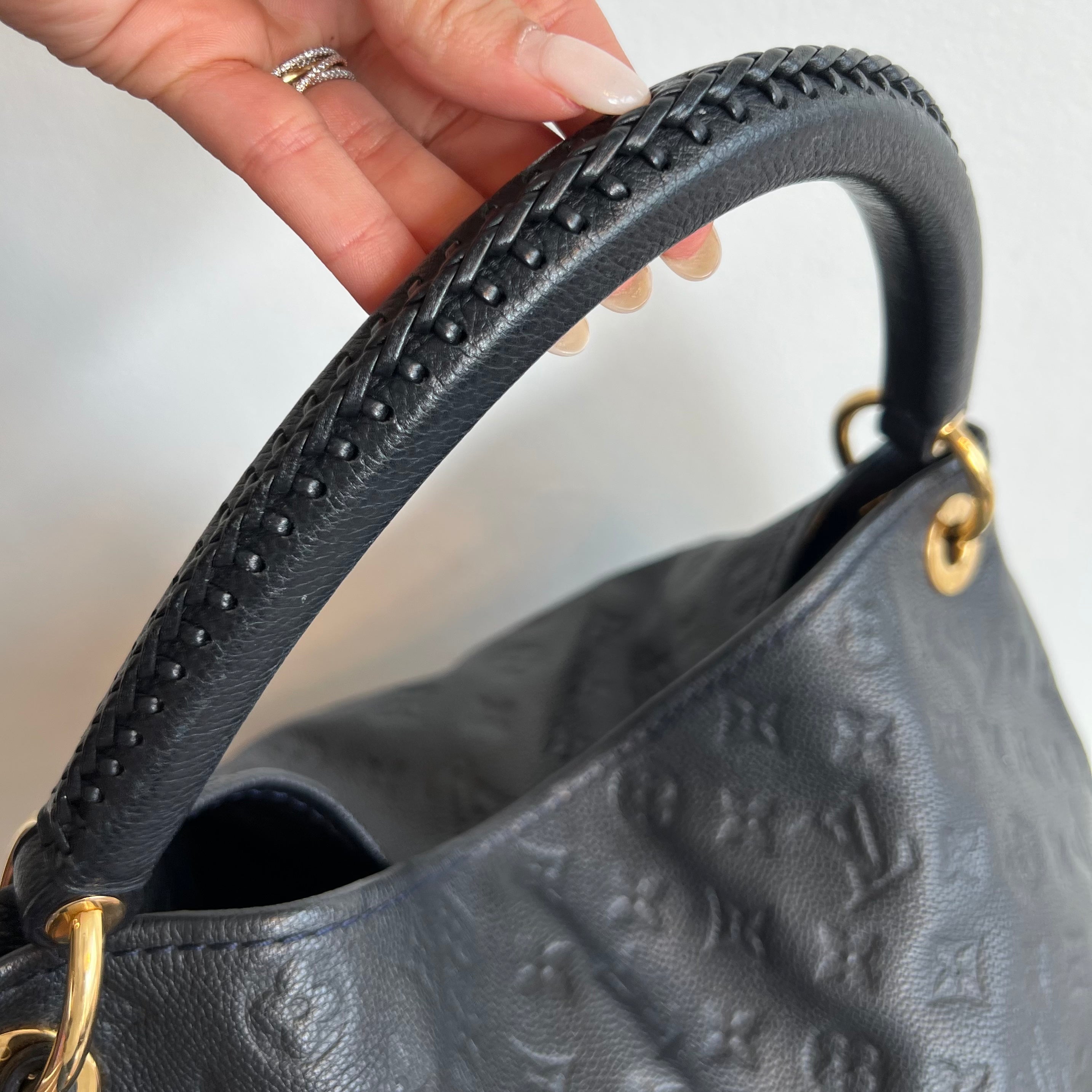 Pre-Owned LOUIS VUITTON Empreinte Infini Artsy MM Monogram Handbag