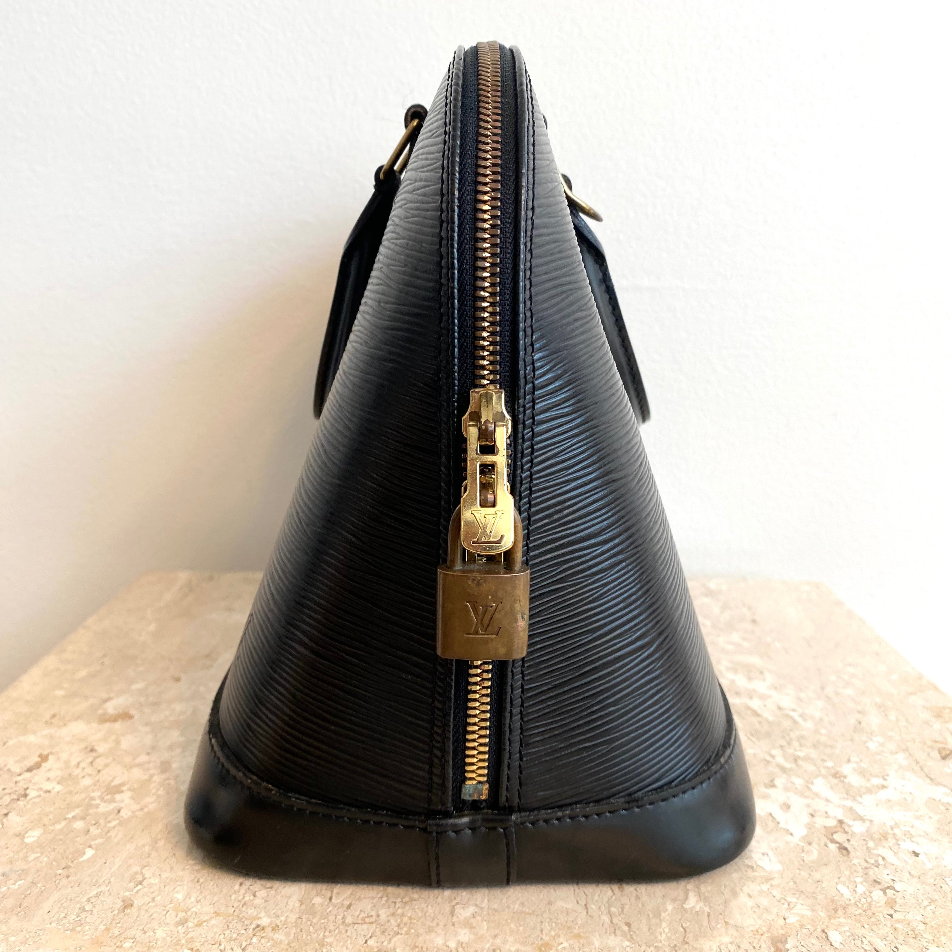 Pre-owned LOUIS VUITTON Vintage Black Epi Alma PM