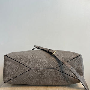 Pre-Owned BURBERRY Grey Dewberry Tote