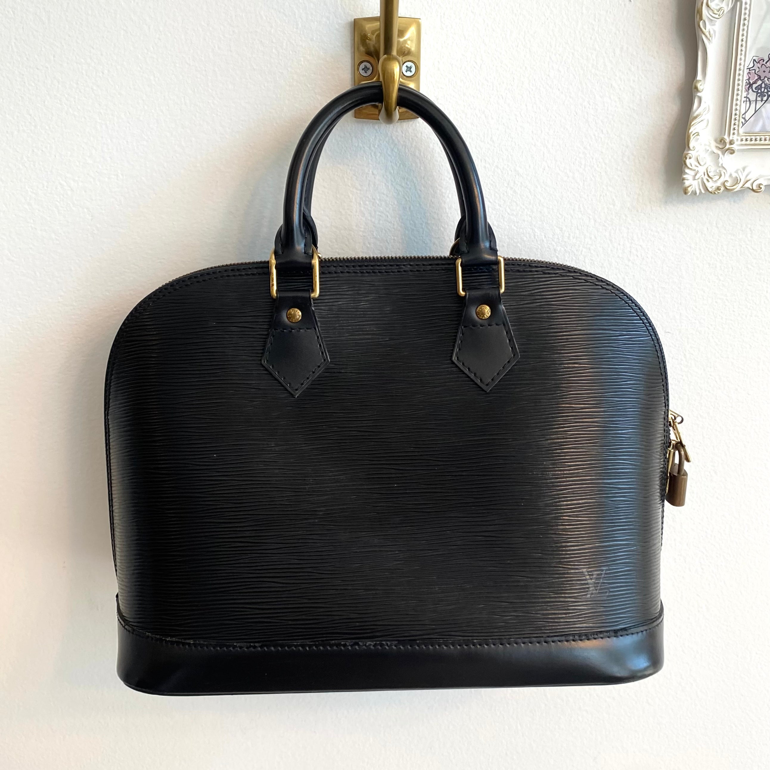 Pre-owned LOUIS VUITTON Vintage Black Epi Alma PM