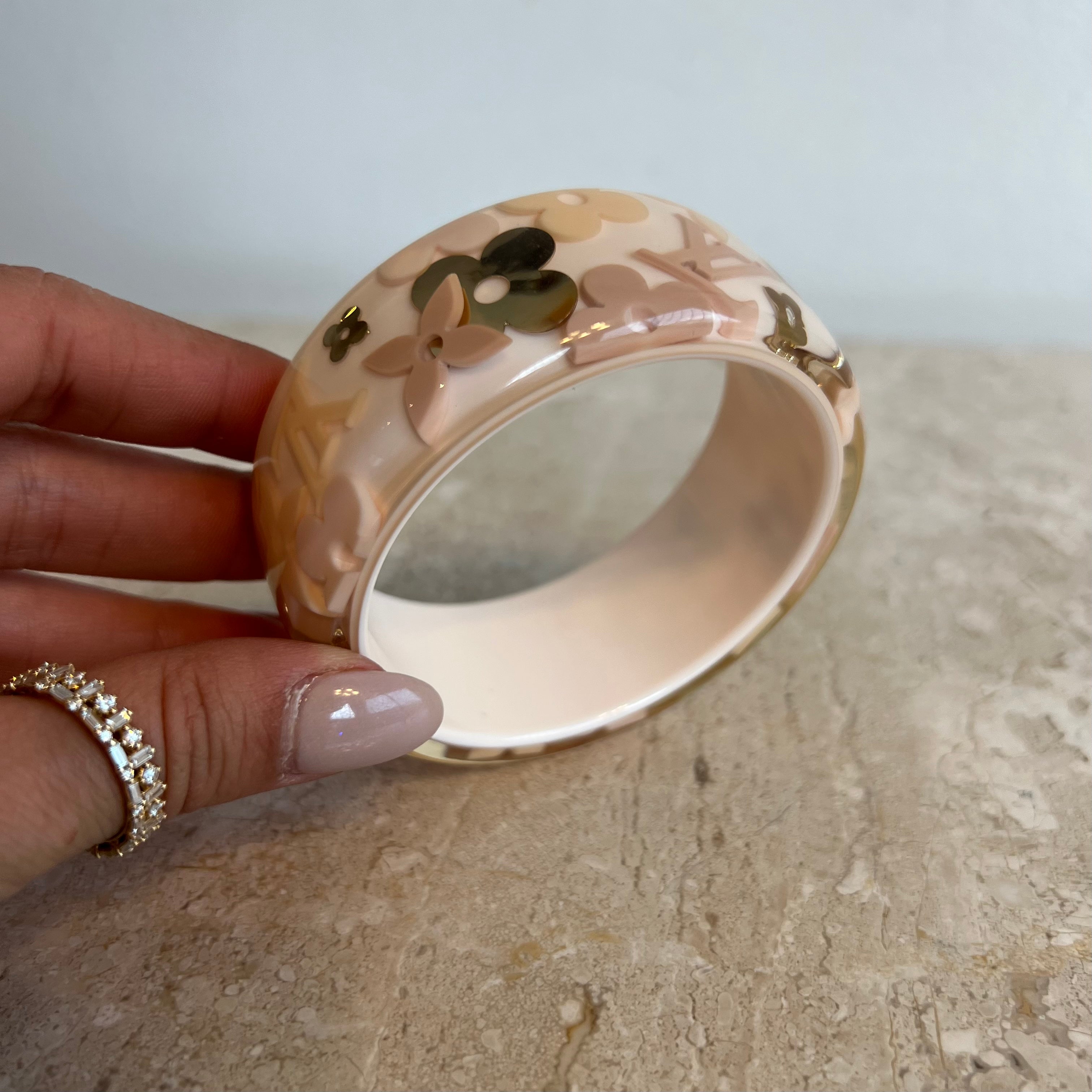 Pre-Owned LOUIS VUITTON Inlay Lucite Logo Bangle