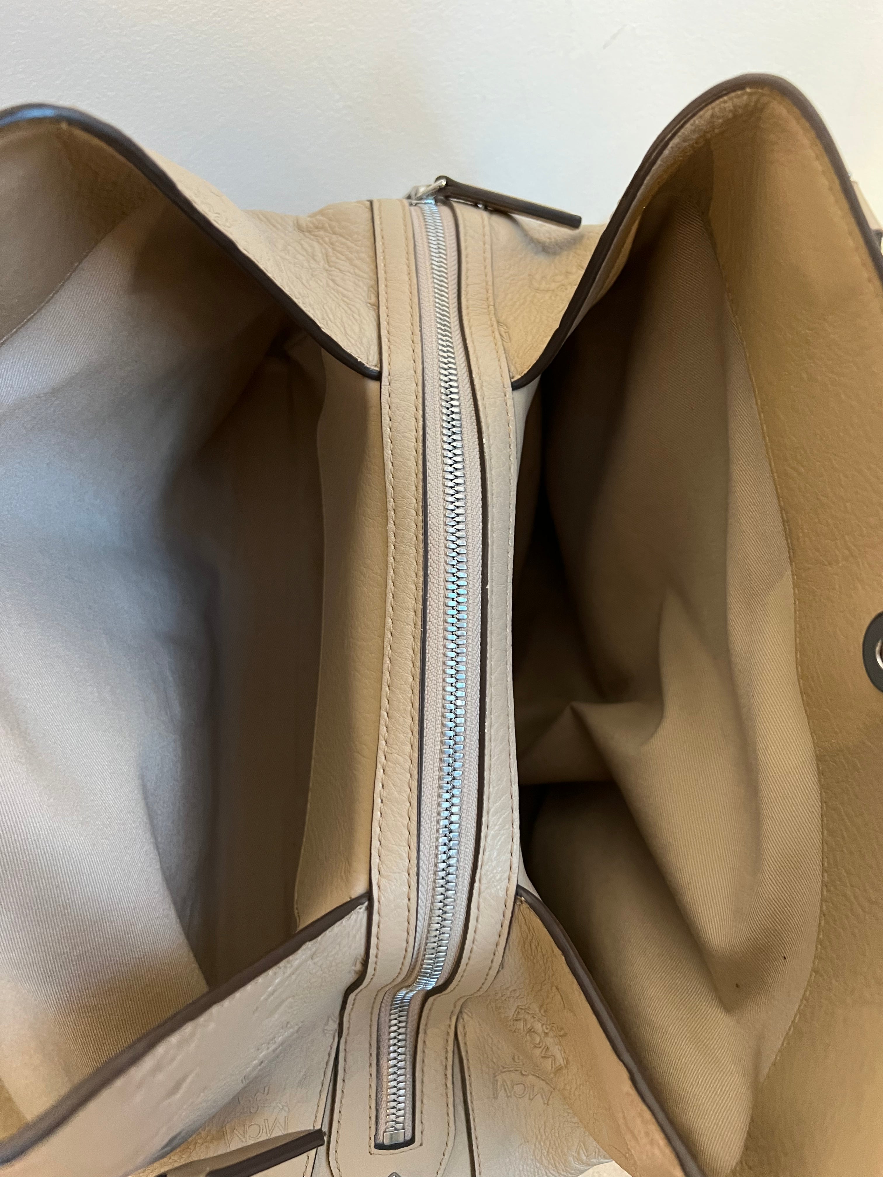 Pre-Owned MCM New Beige Shoulder Bag