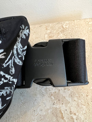 Pre-Owned ALEXANDER MCQUEEN Logo Printed Zipped Belt Bag