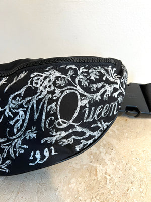 Pre-Owned ALEXANDER MCQUEEN Logo Printed Zipped Belt Bag