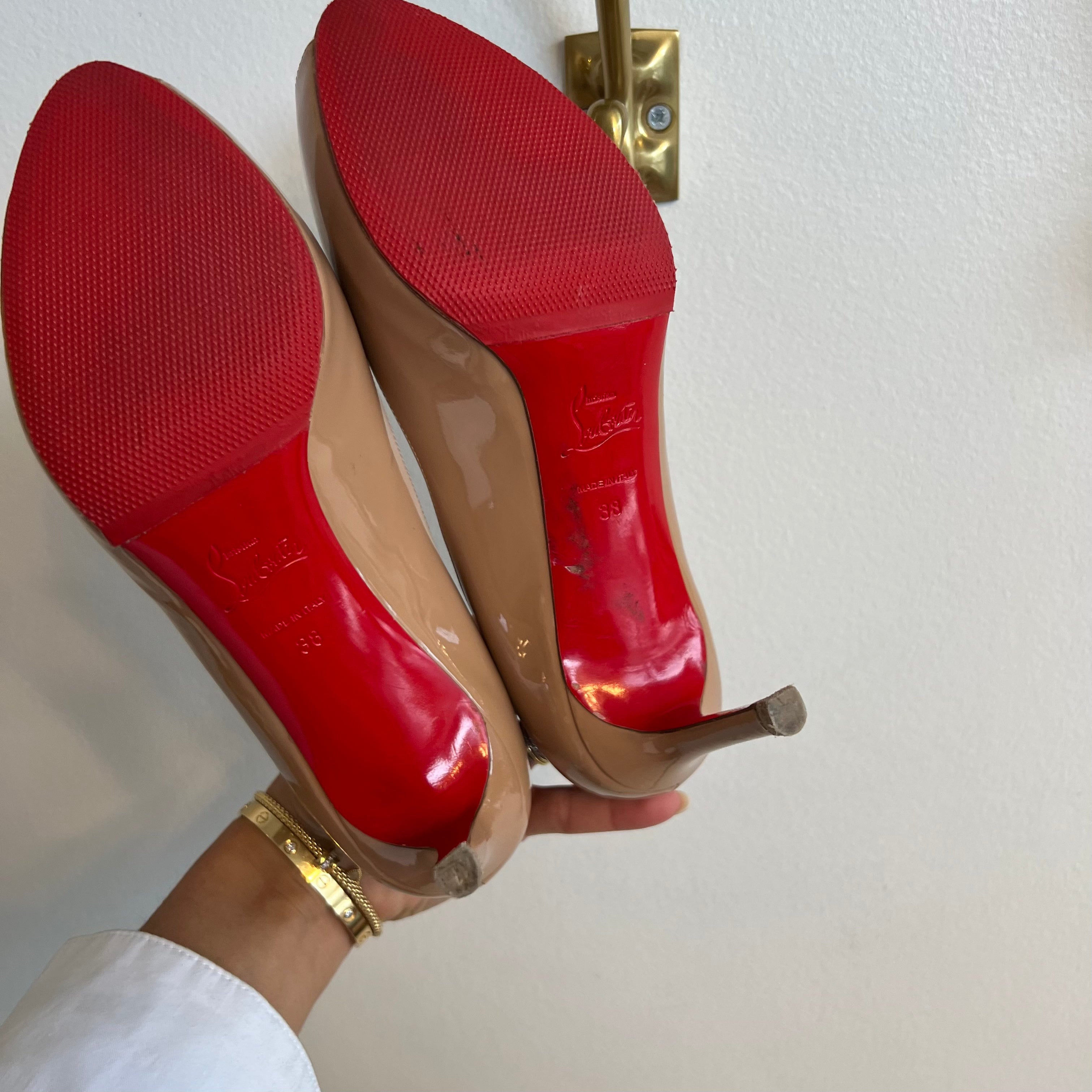 Pre-Owned CHRISTIAN LOUBOUTIN Nude Patent Peep Toe Pump - Size 38