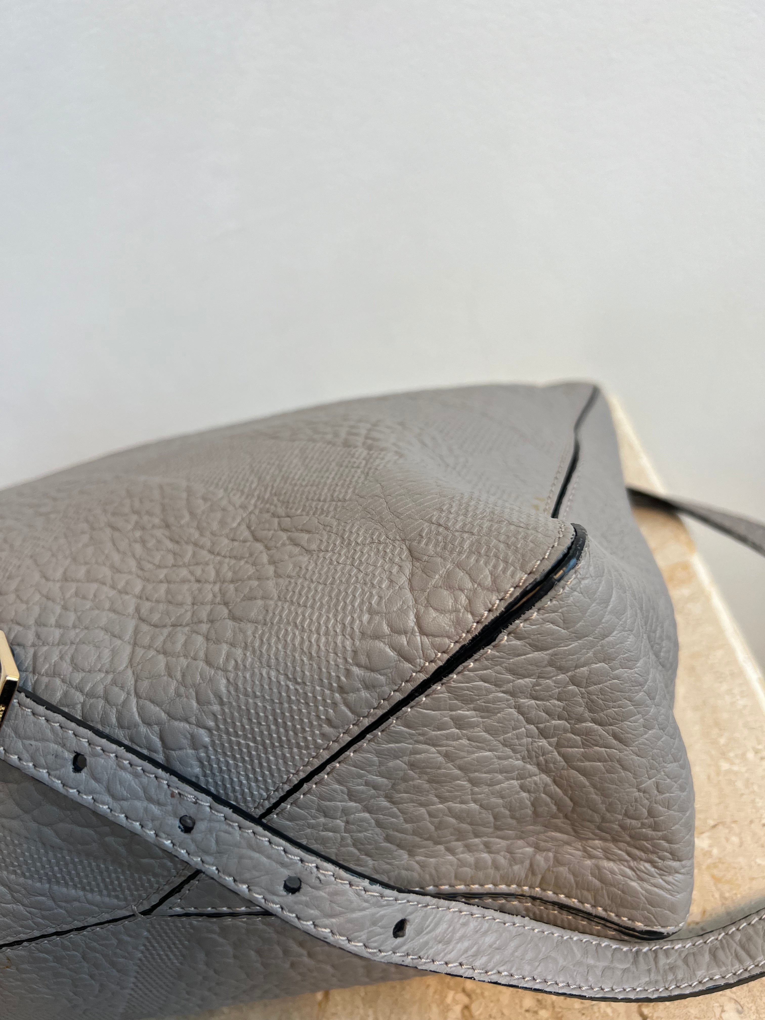 Pre-Owned BURBERRY Grey Dewberry Tote