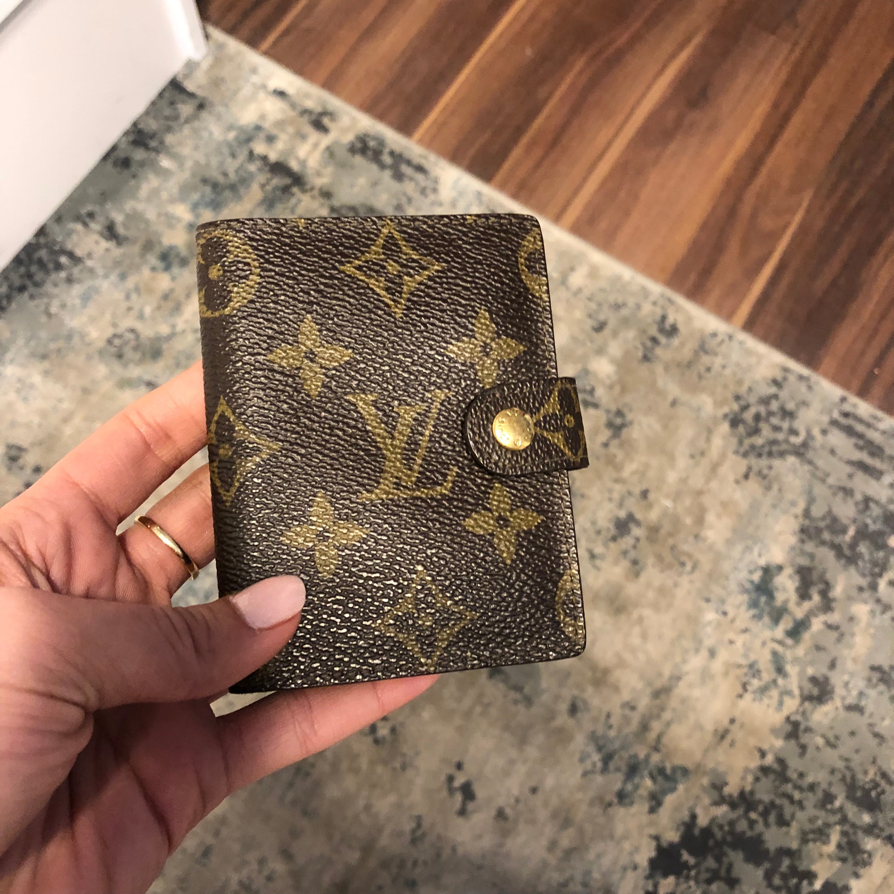 LOUIS VUITTON Monogram Coin/Card Holder – Collections Couture