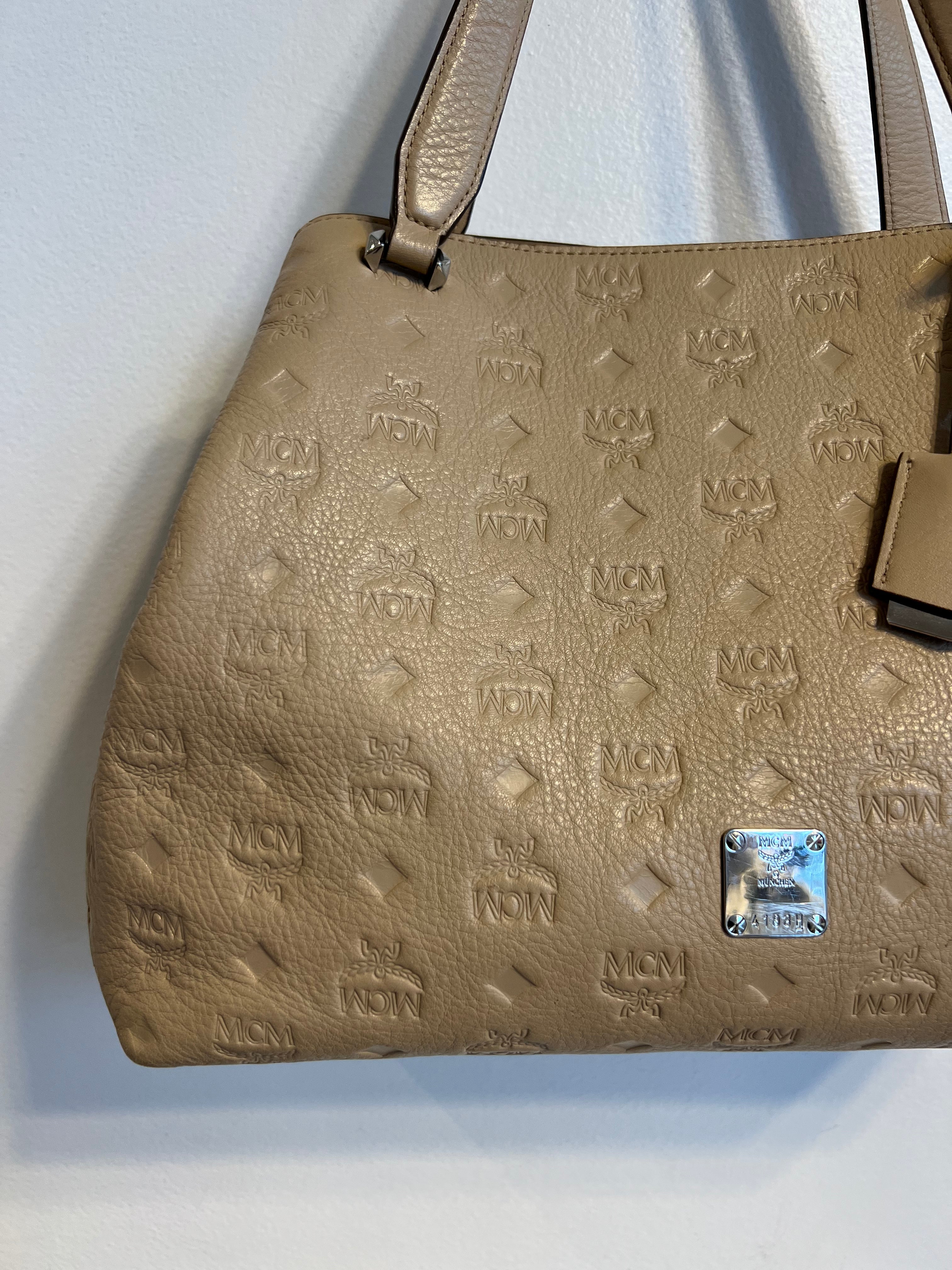 MCM Beige Leather Shoulder Bag (Pre-Owned)