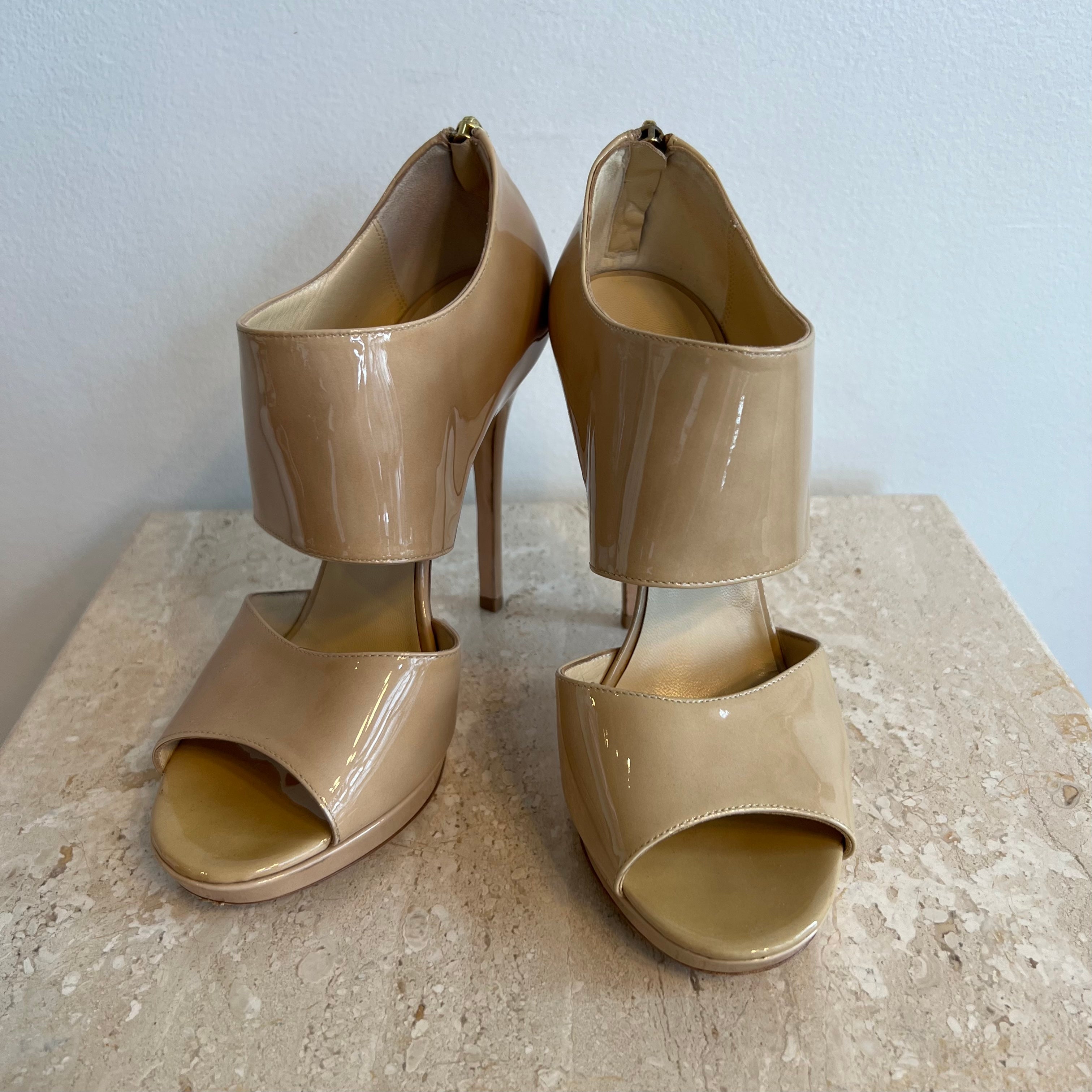 Pre-Owned JIMMY CHOO Nude Patent Full Strap Peep Toe - Size 39